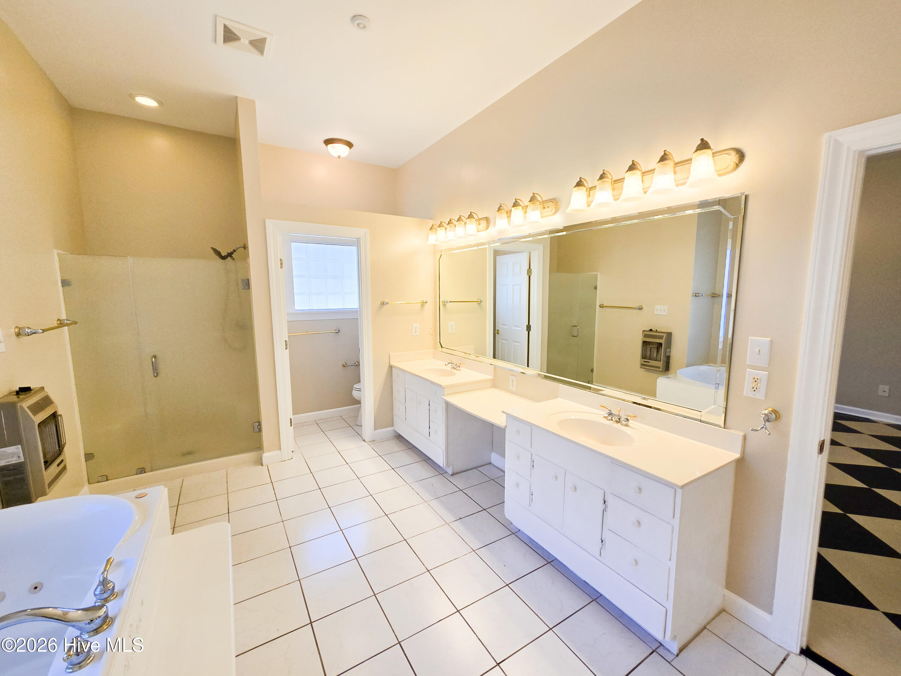 100558924 | Photo 22