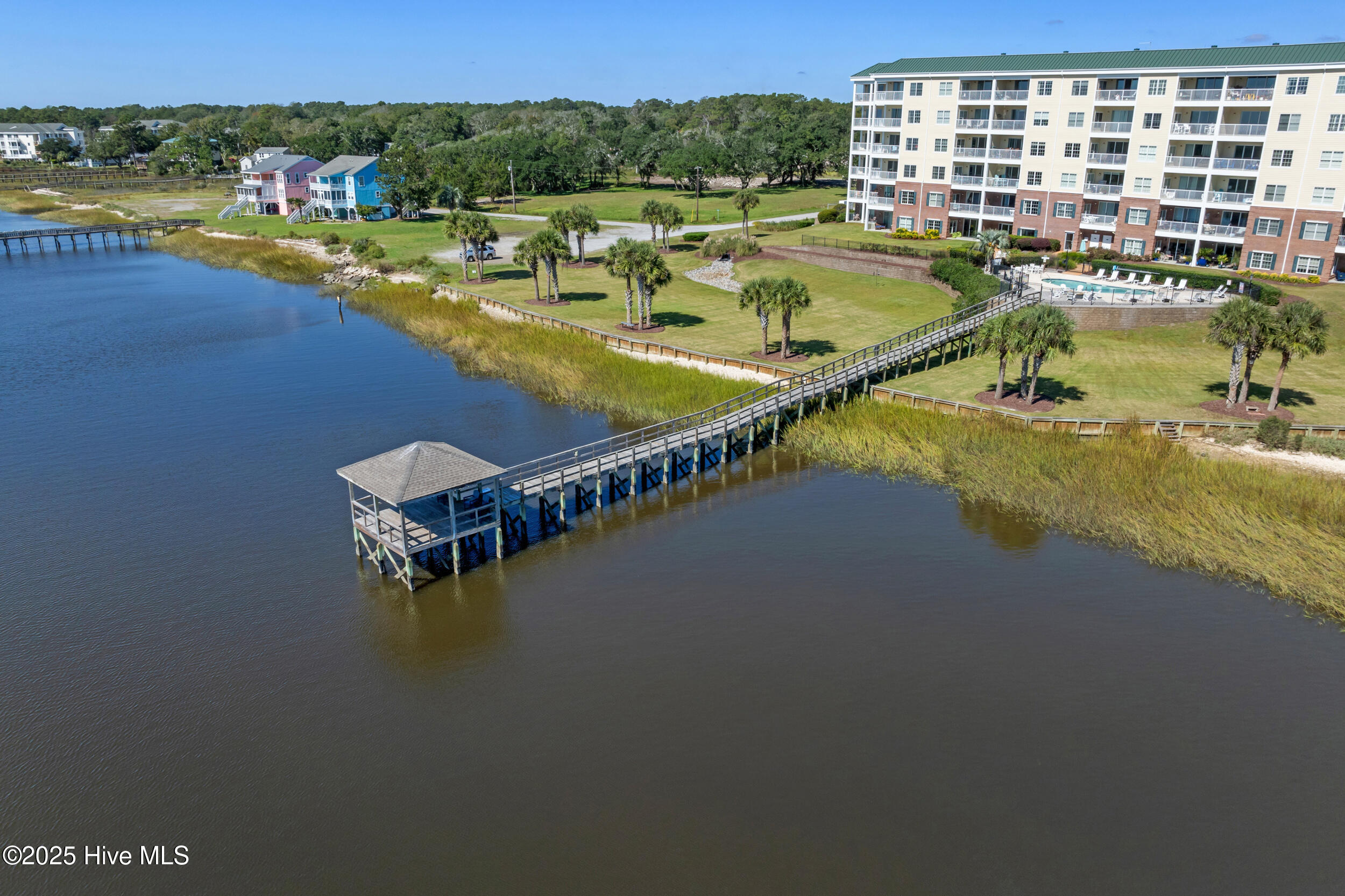 100537007 | Photo 42