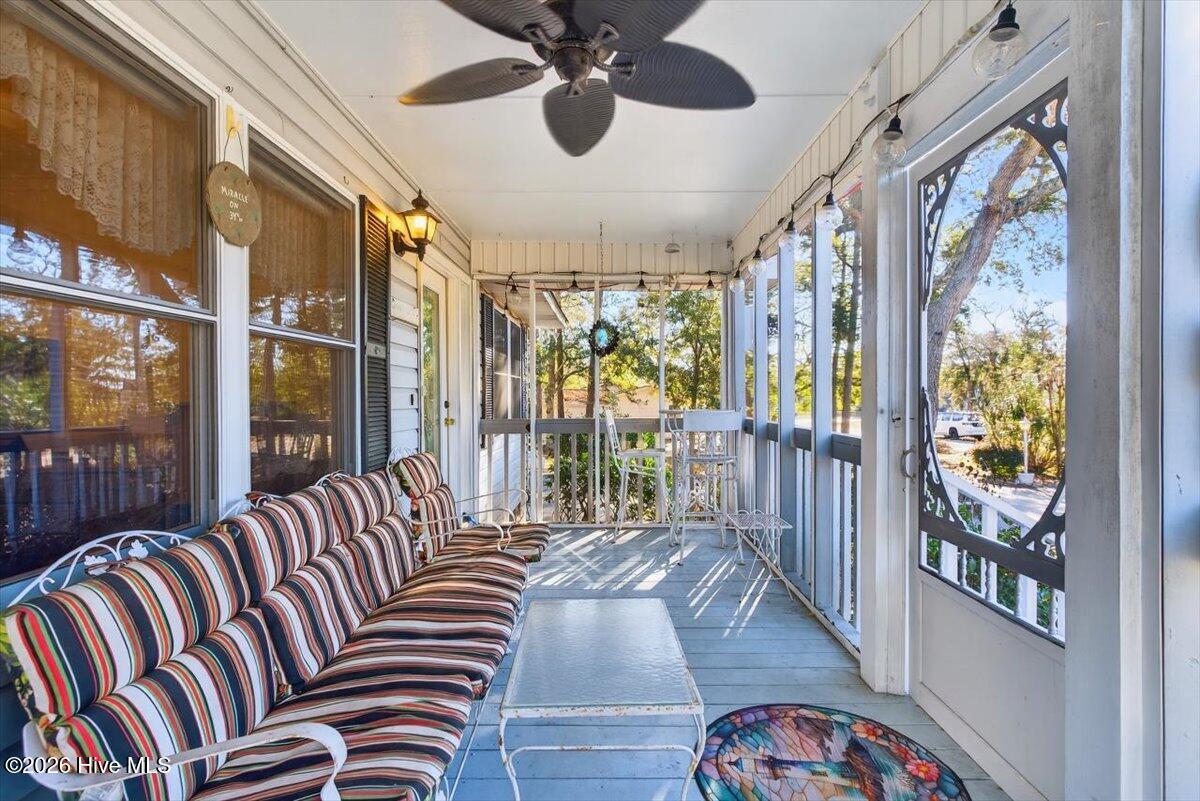 100549937 | Photo 12