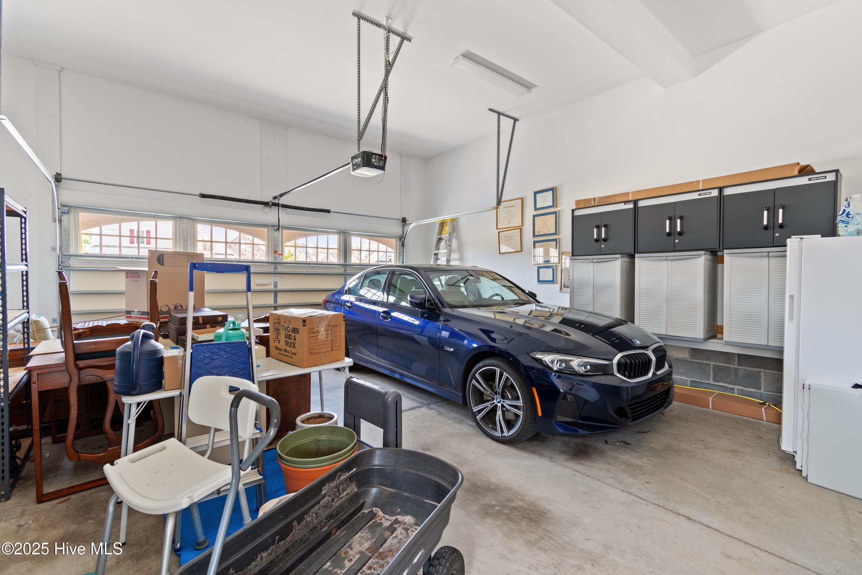 100497358 | Photo 40