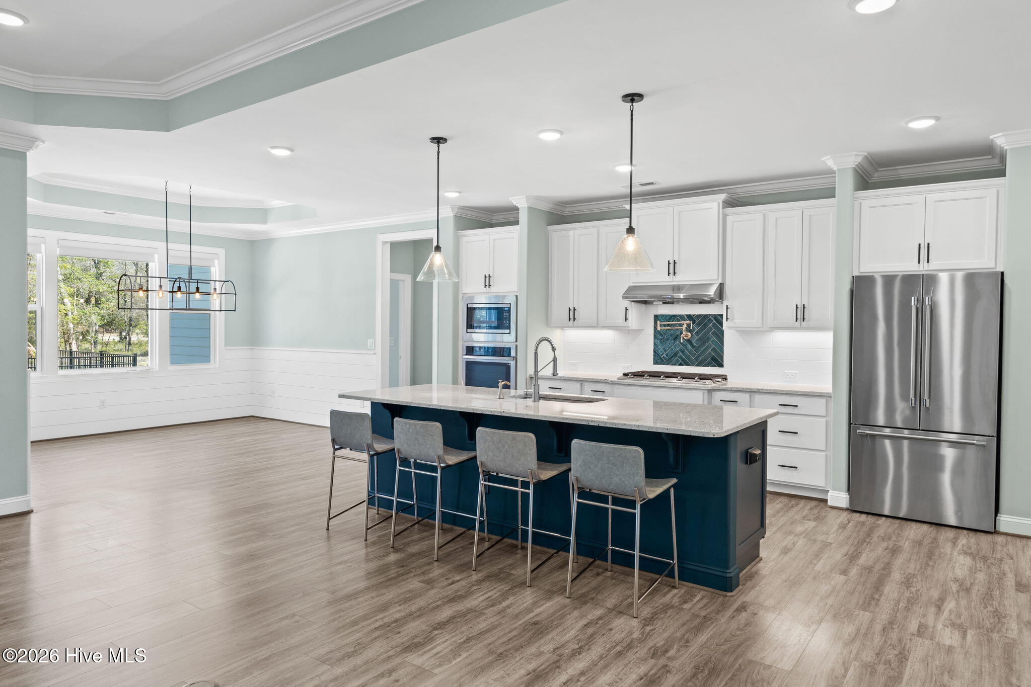 100563423 | Photo 11