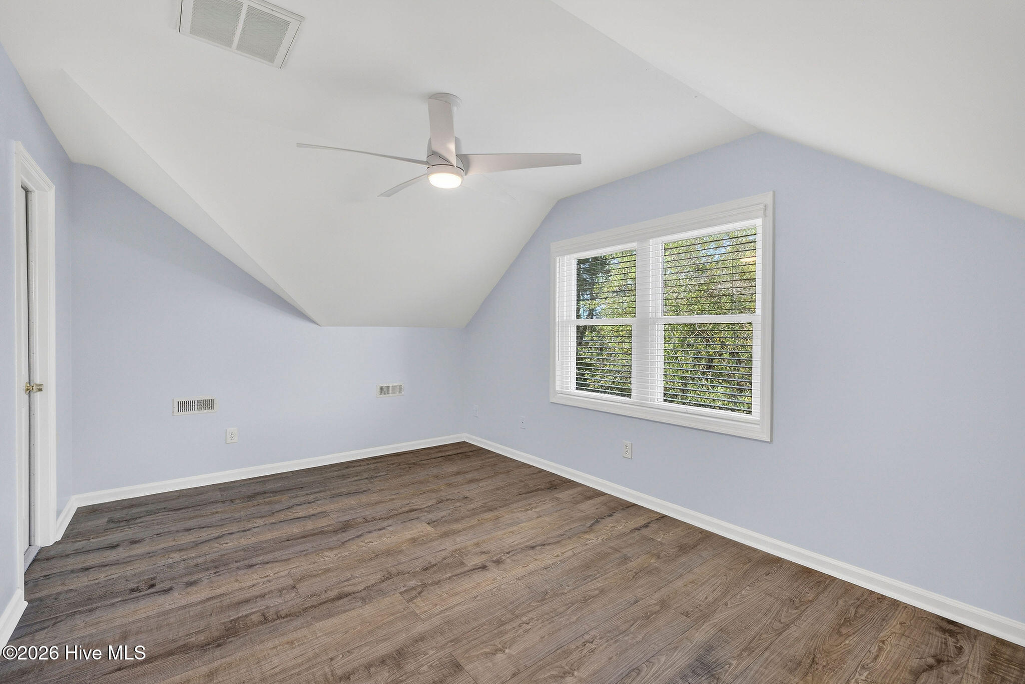 100561211 | Photo 21