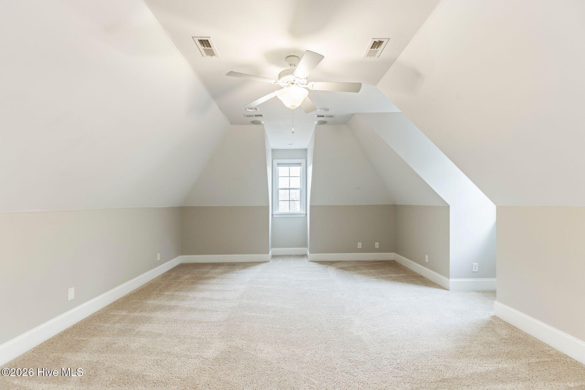 100553307 | Photo 75