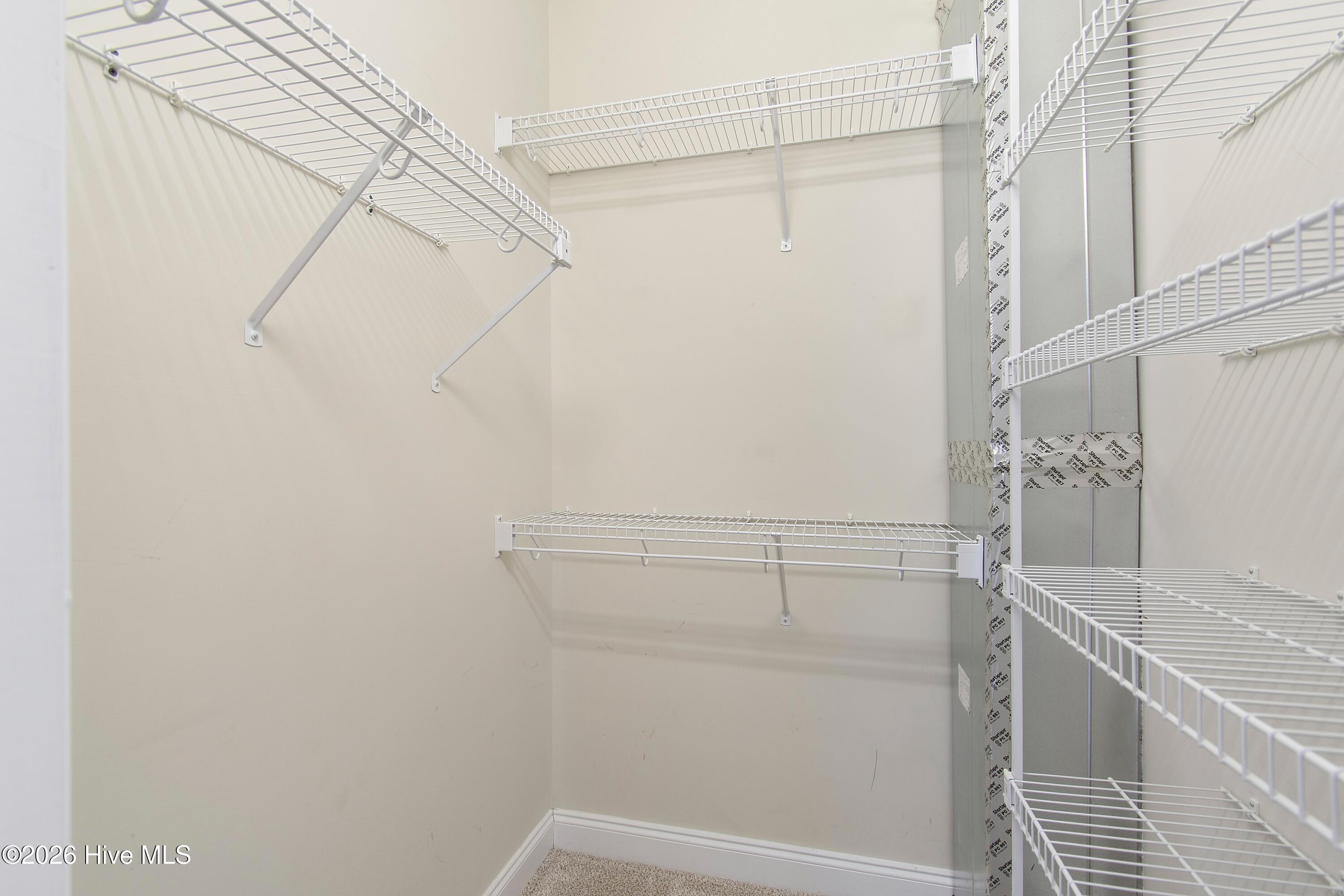 100561383 | Photo 27