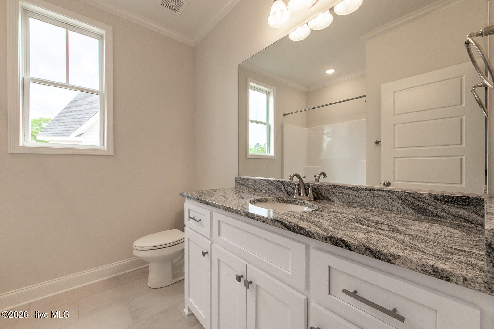 Full Guest Bath!