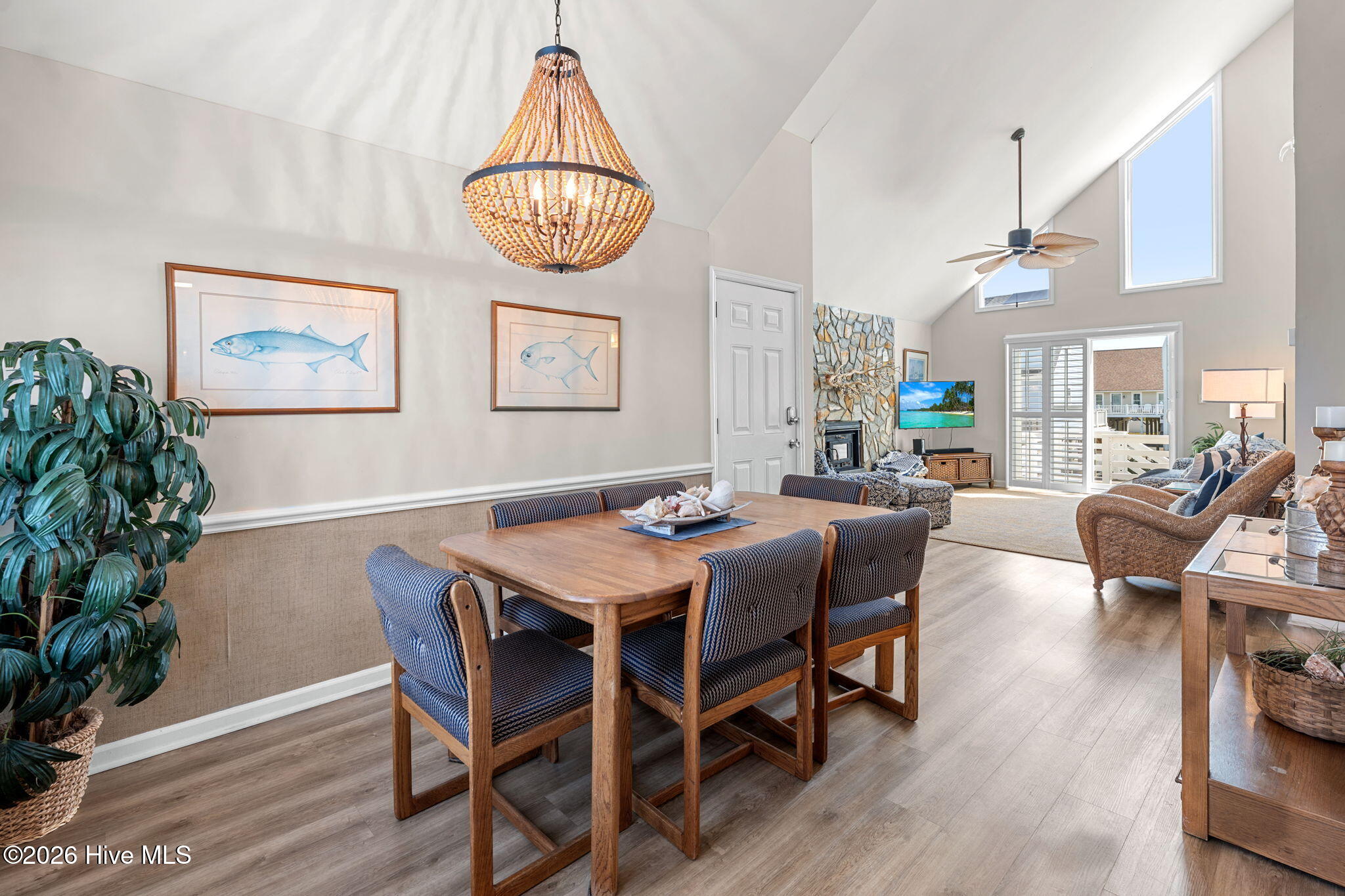 100568335 | Photo 10