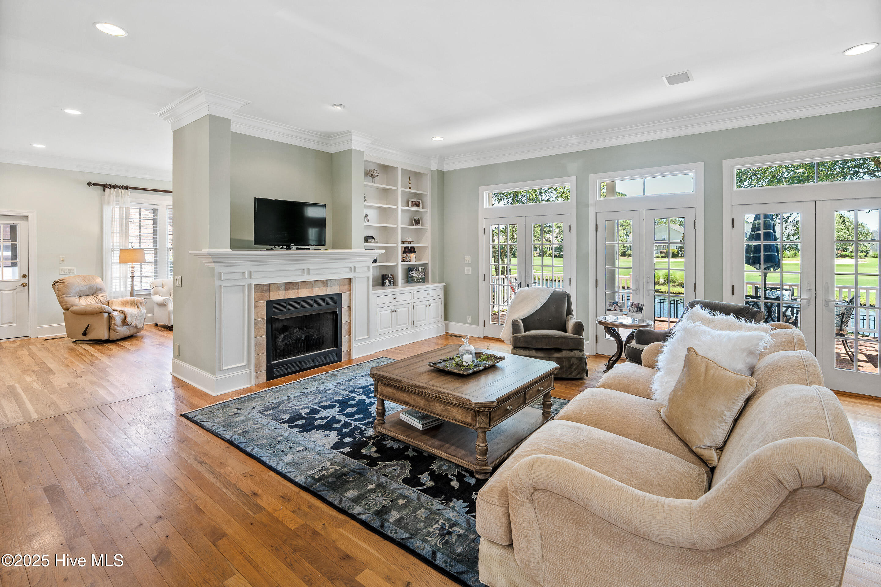 100520099 | Photo 16