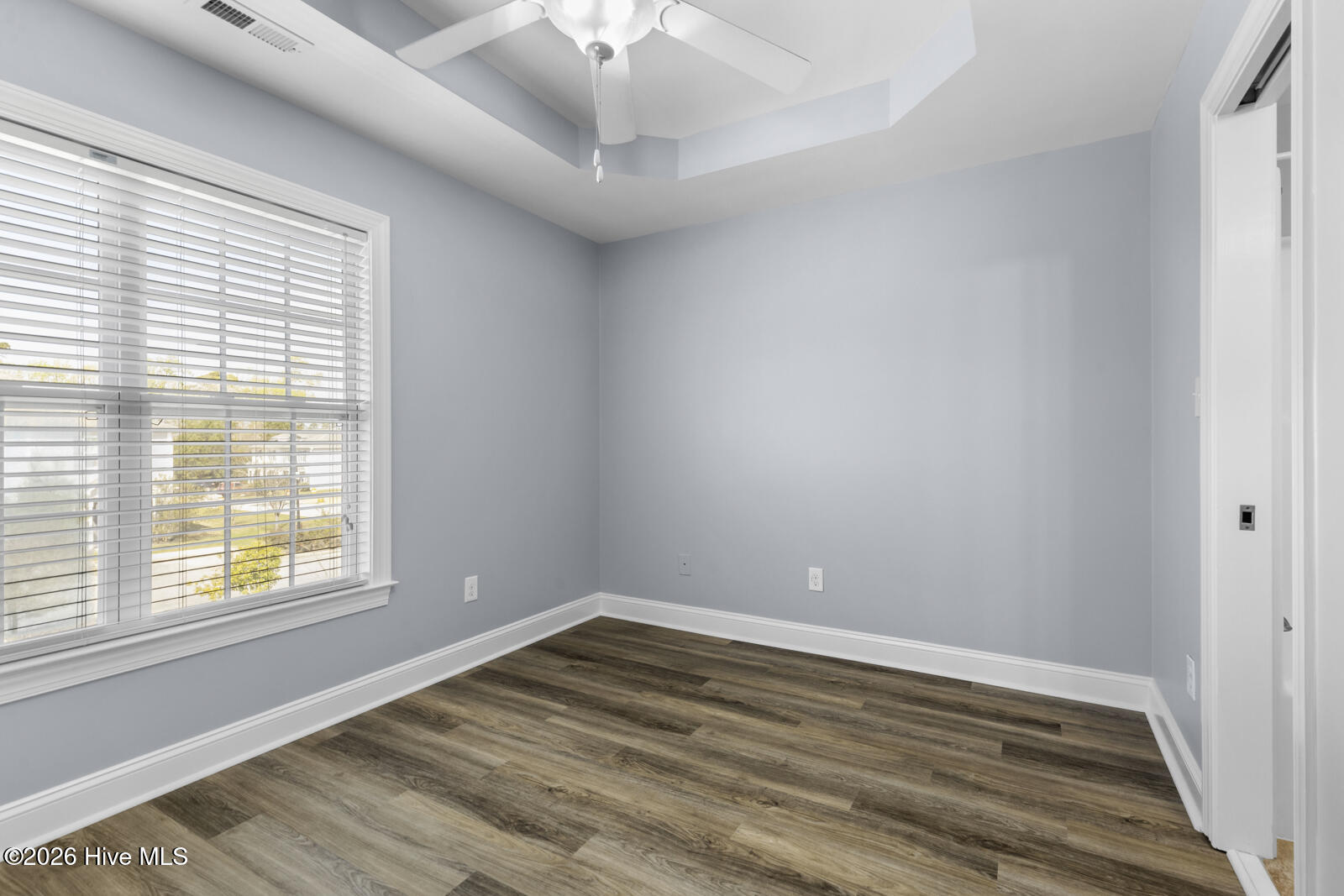 100568265 | Photo 15