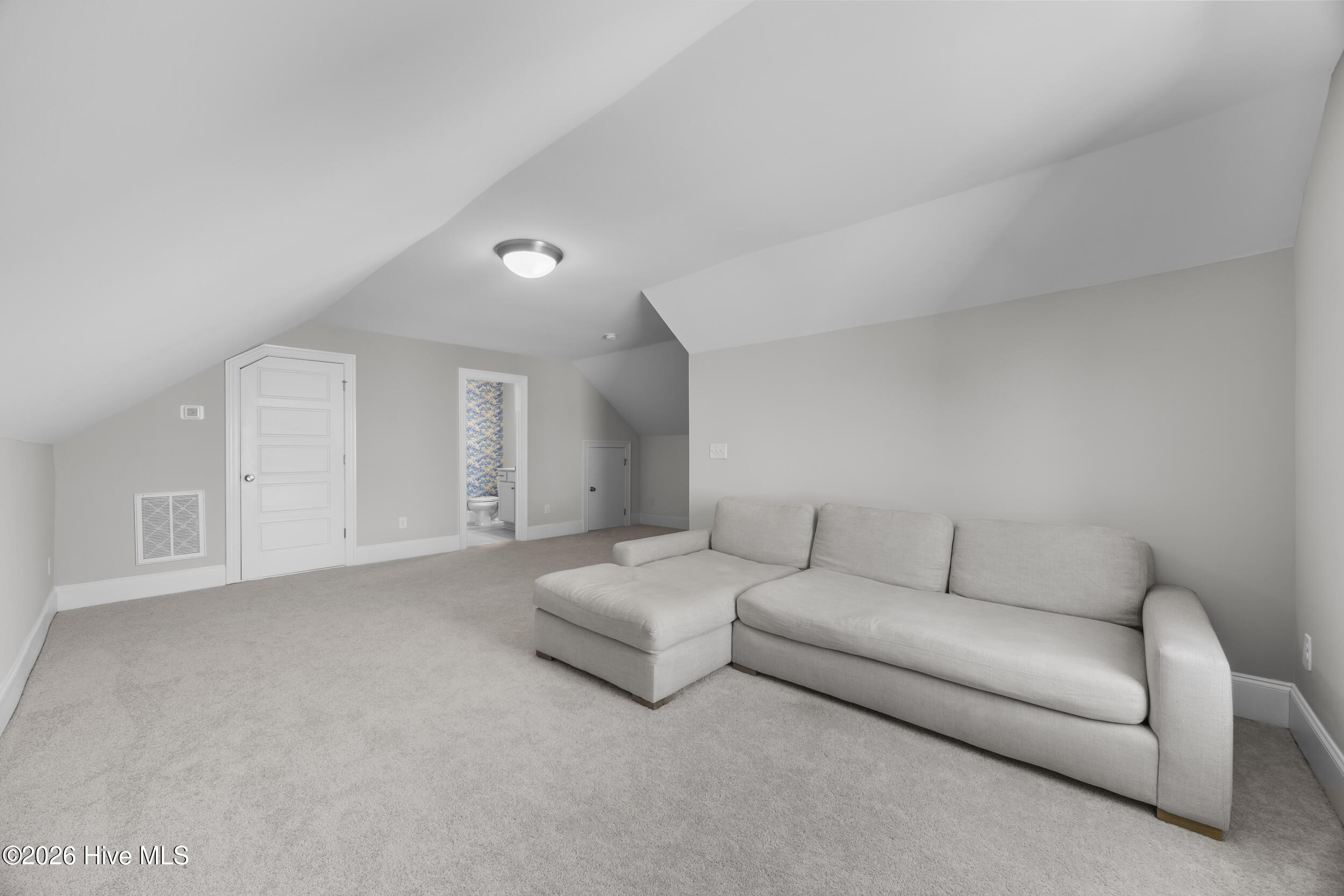 100567603 | Photo 39