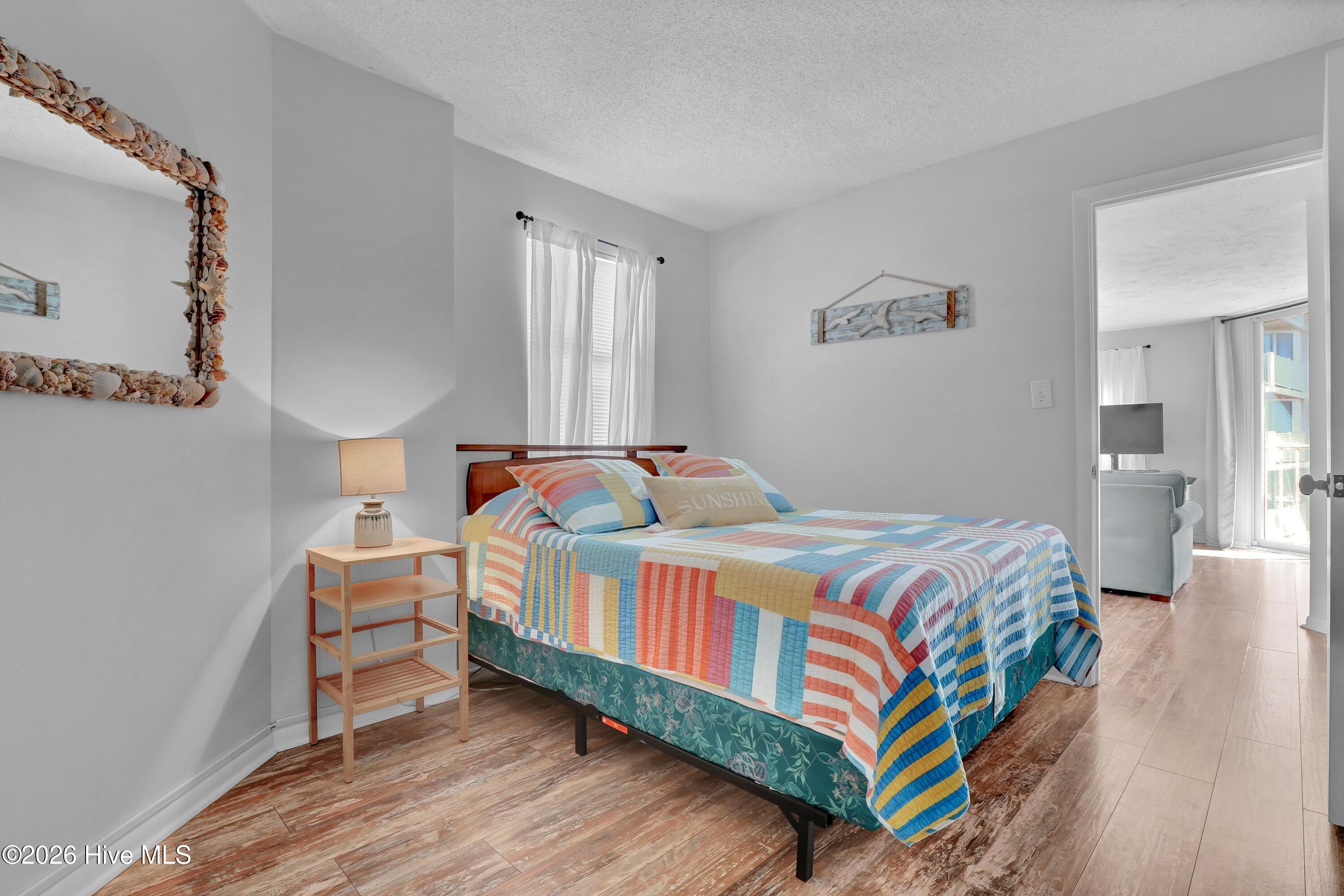 100565249 | Photo 18