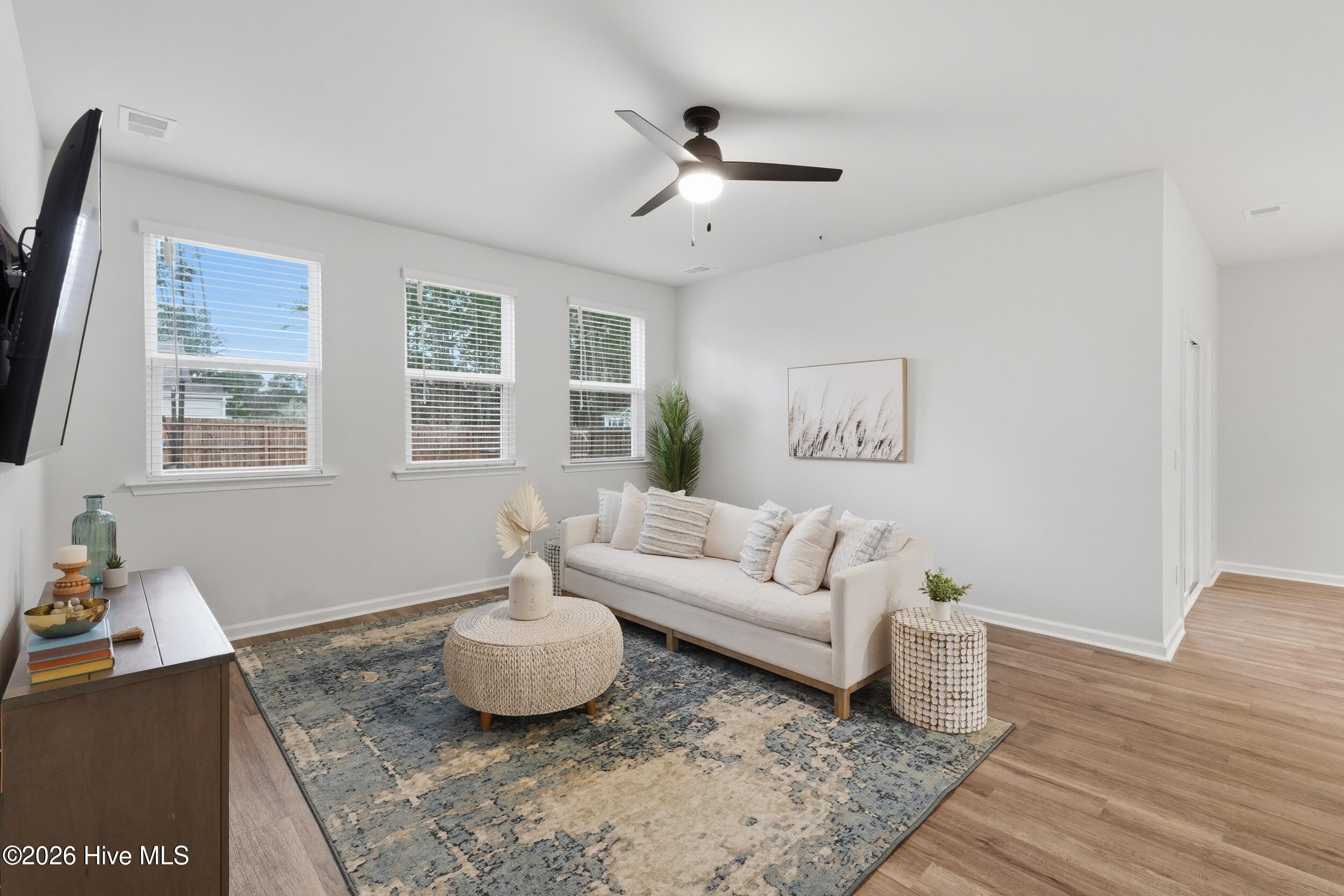 100561033 | Photo 13