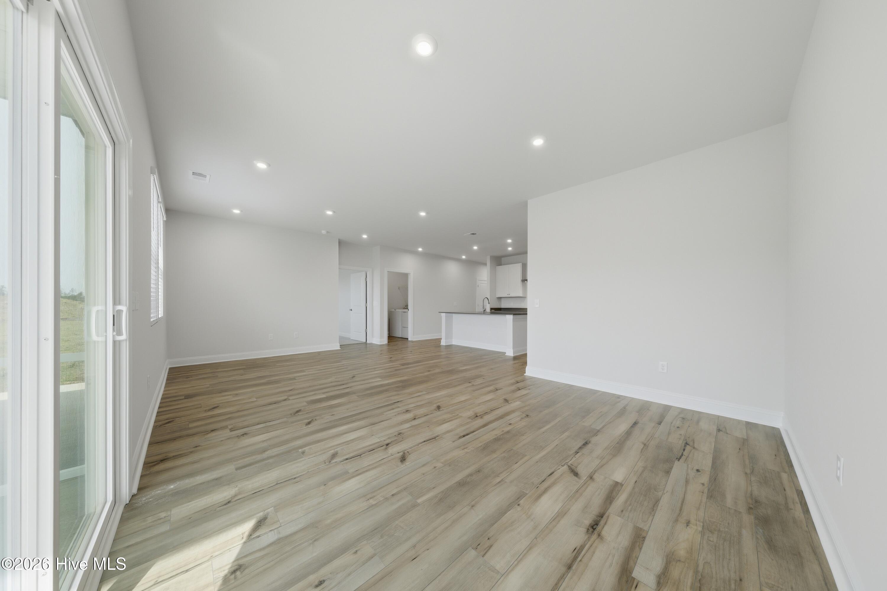 100563139 | Photo 28