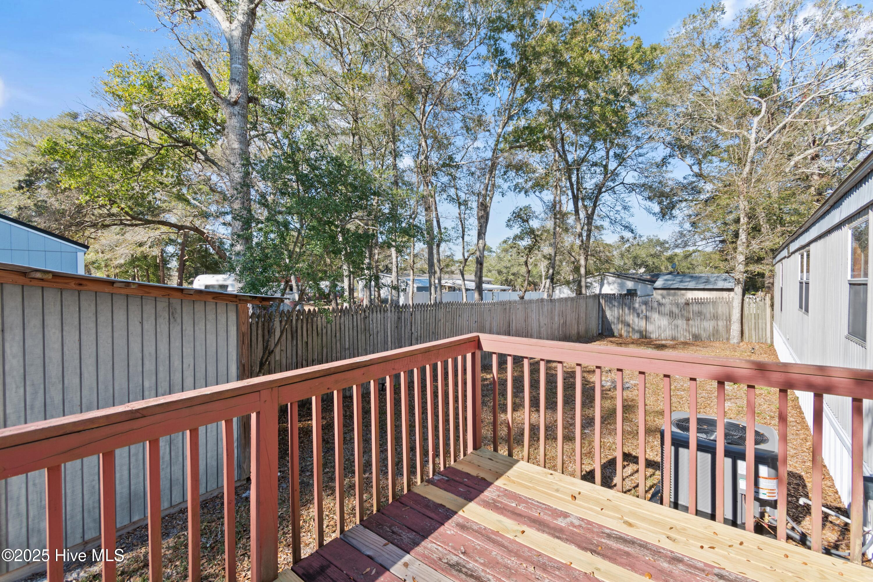 100543212 | Photo 33