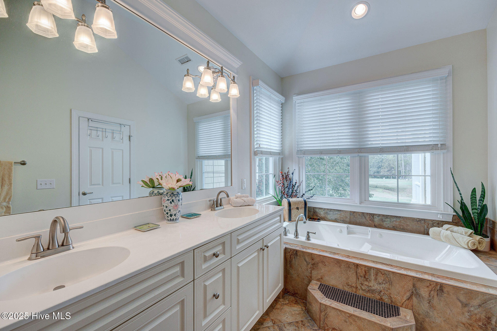 100533949 | Photo 29