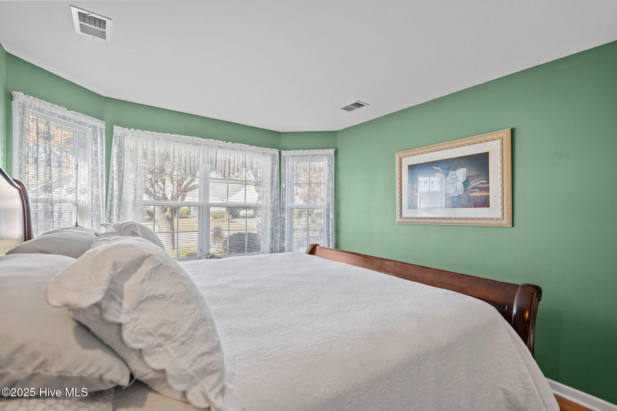 100540137 | Photo 28