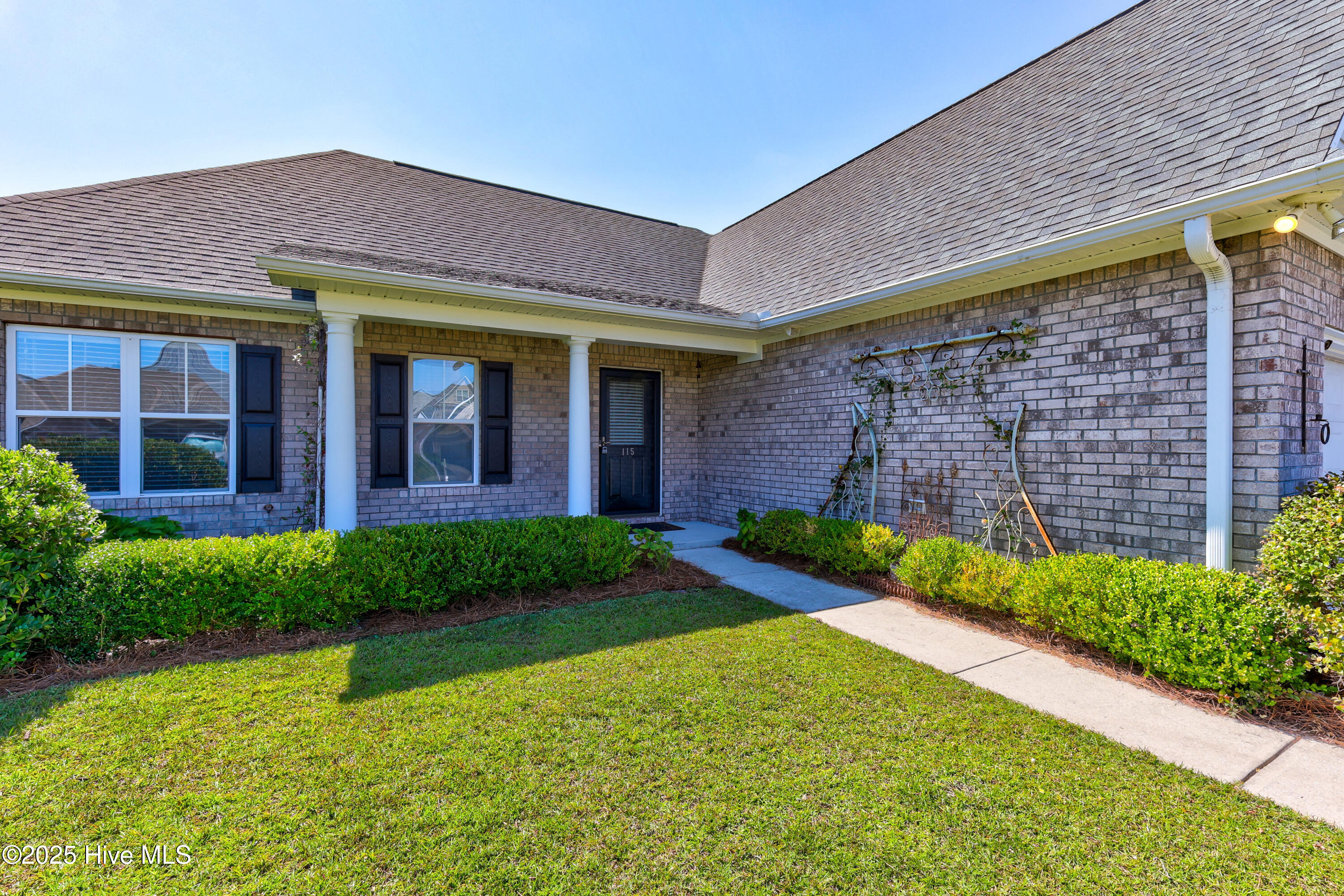 115 Cove Landing-print-004-040-Front of