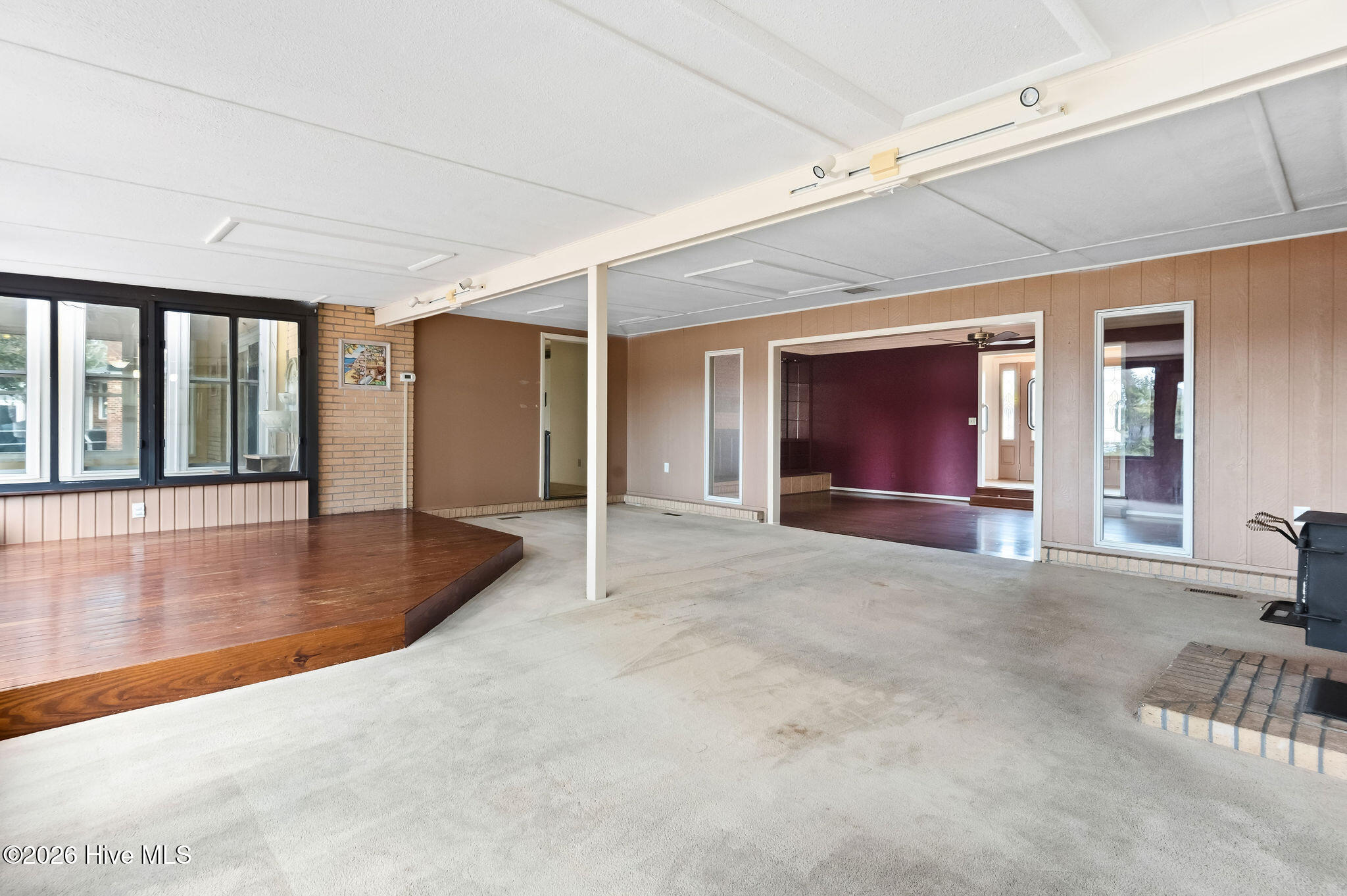 100556602 | Photo 16