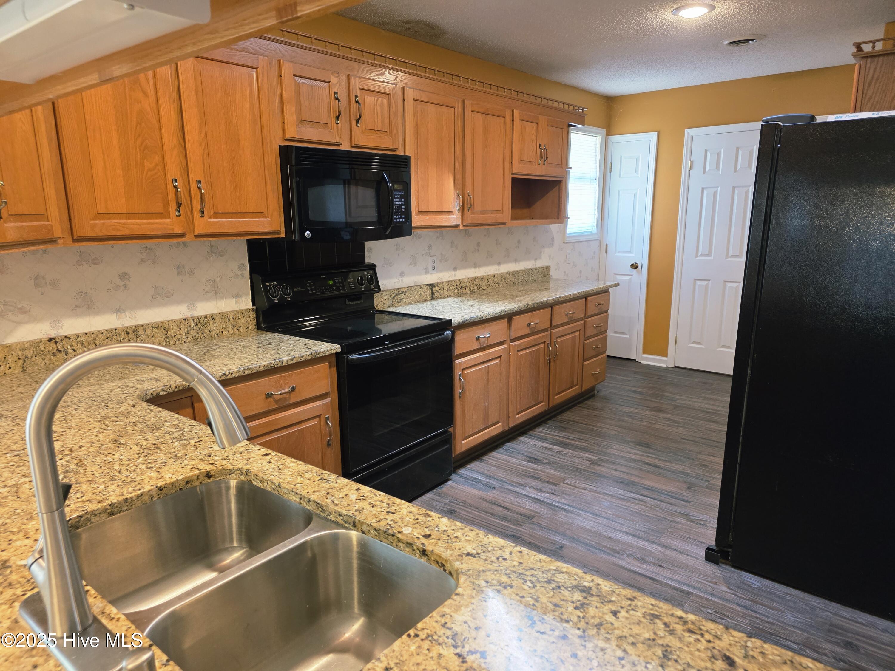 100532244 | Photo 10