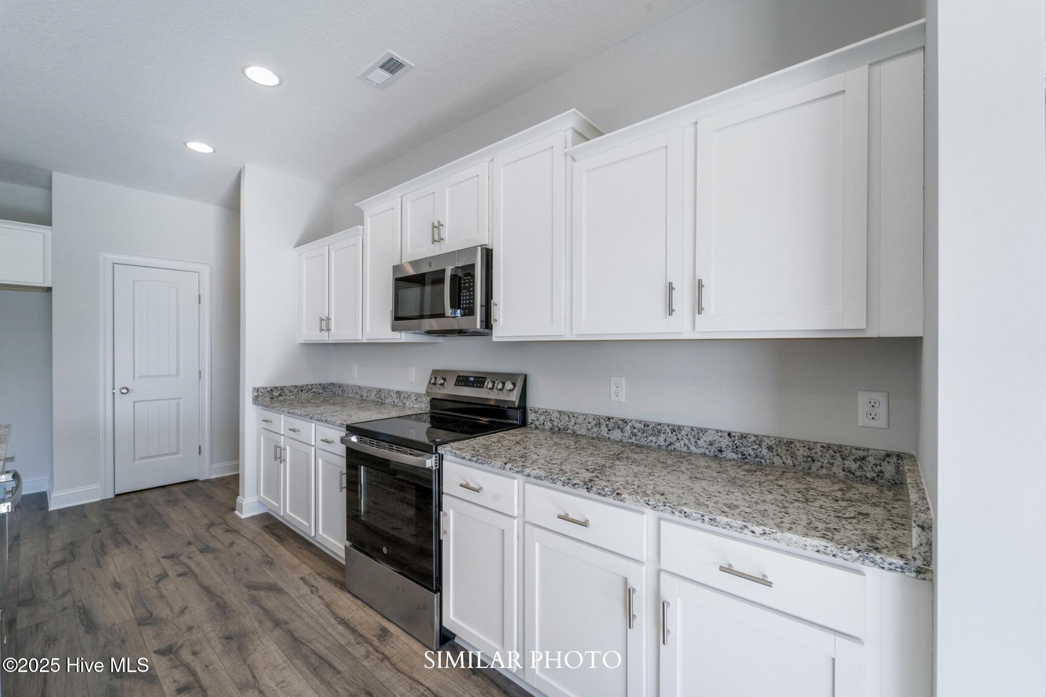 100521775 | Photo 14