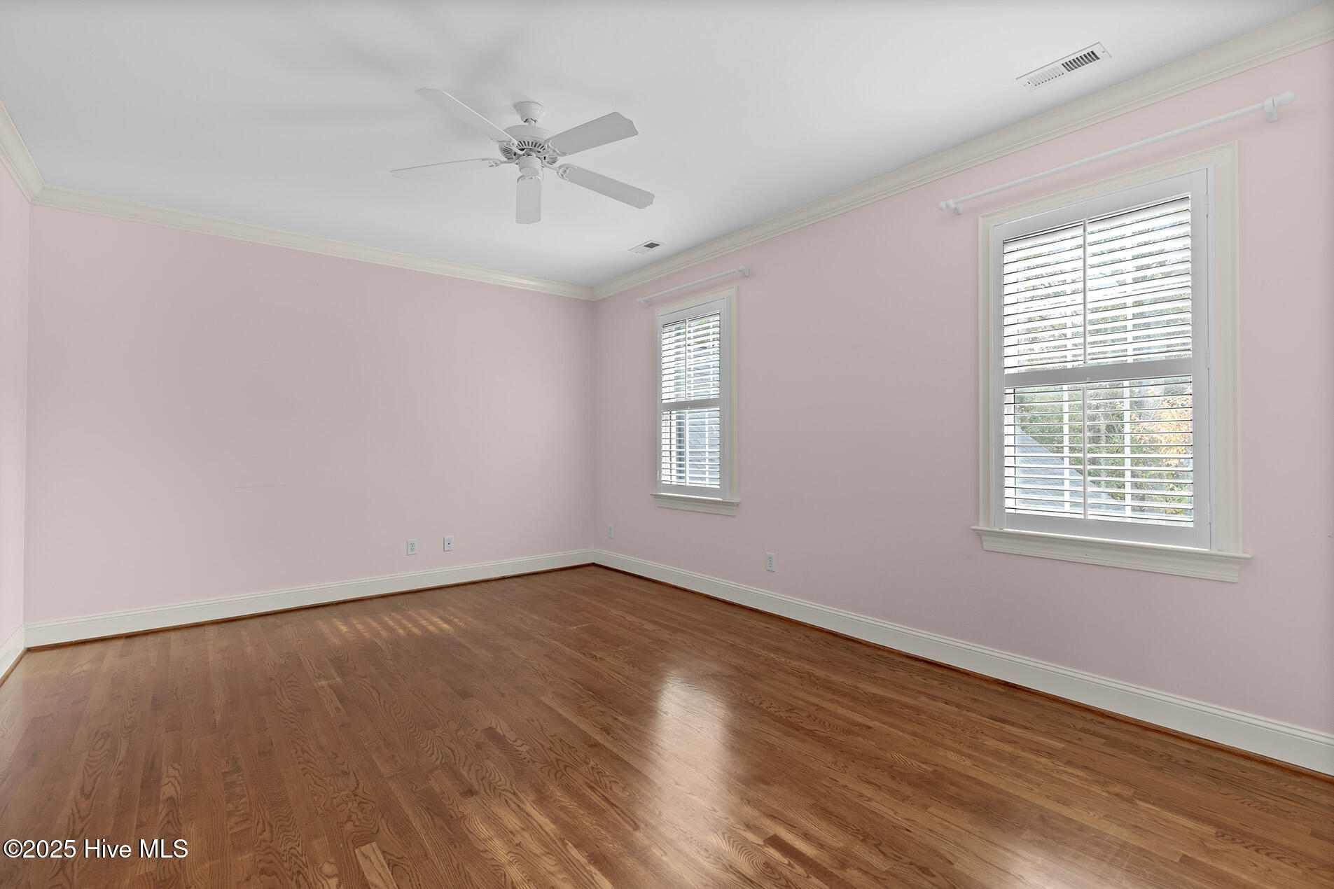 100545737 | Photo 54