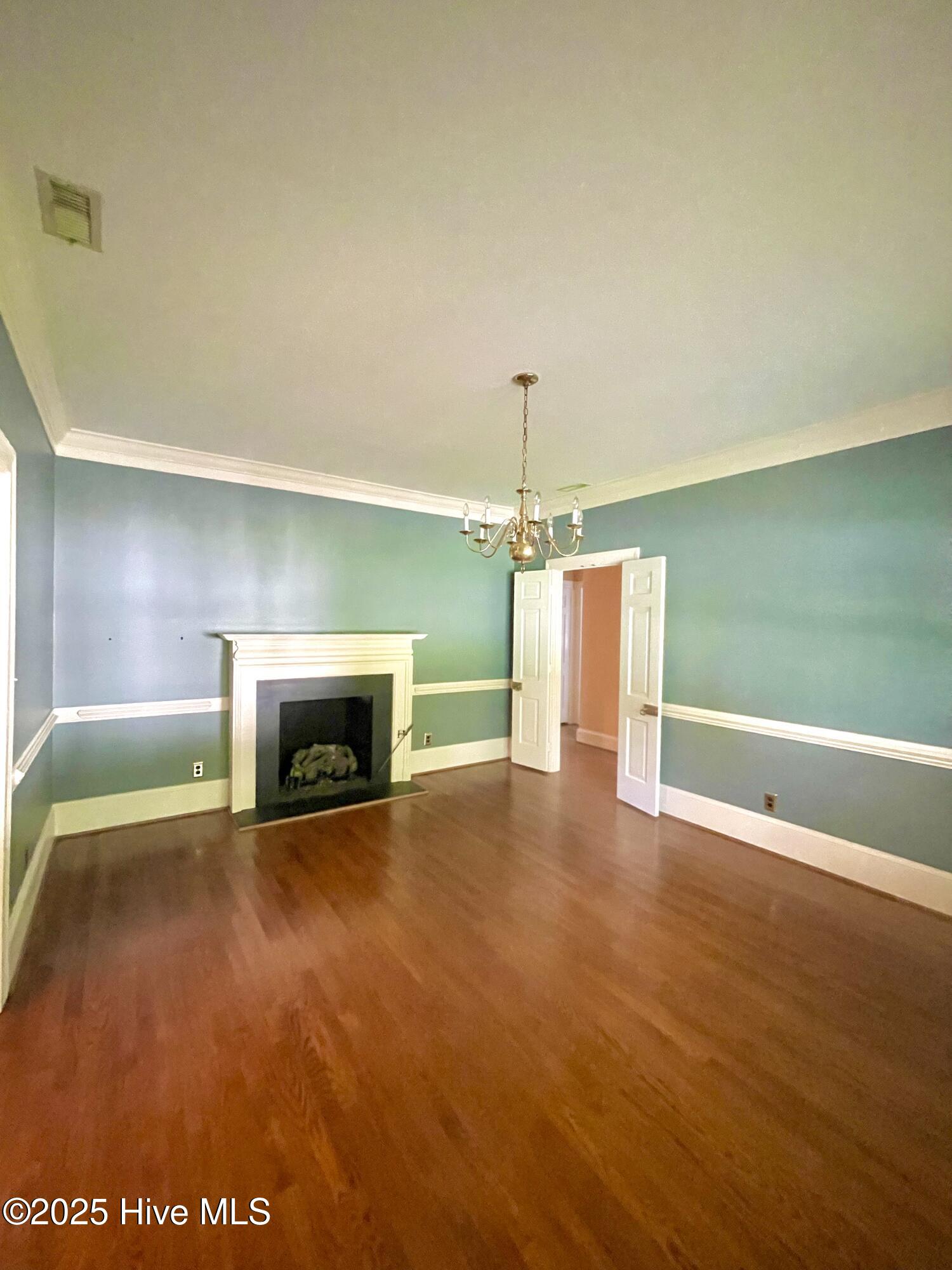 401 Brentwood Drive N