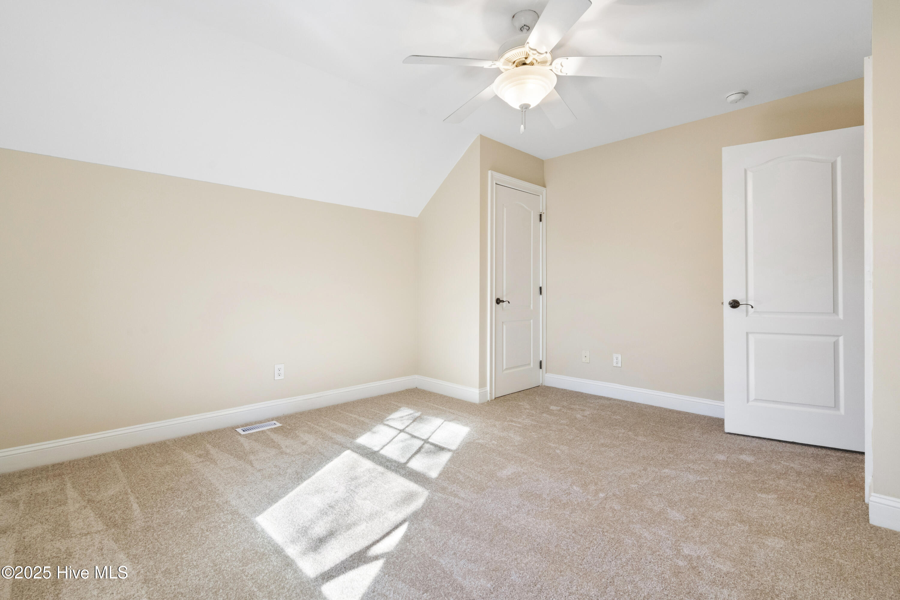 100543088 | Photo 20