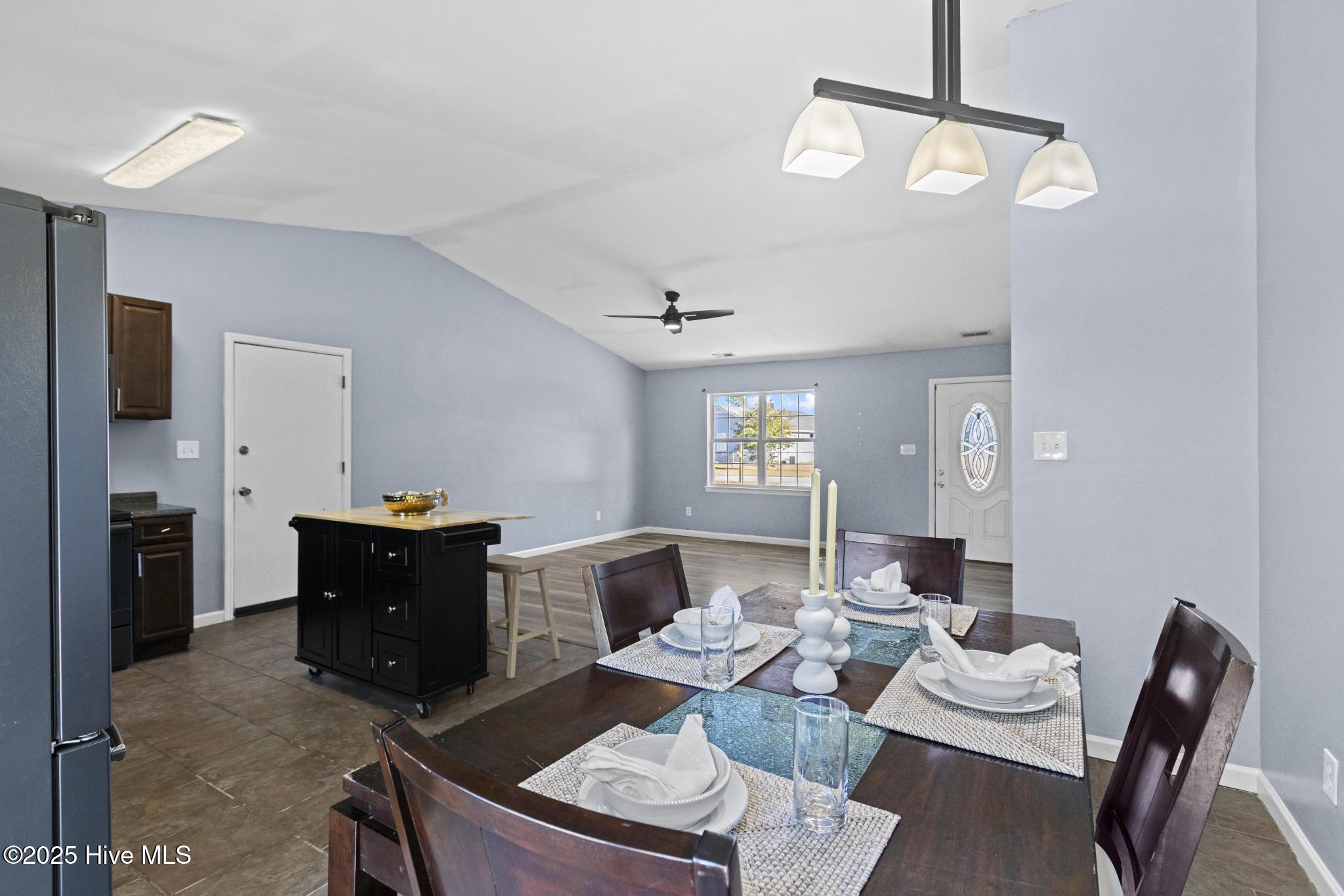 100547038 | Photo 11