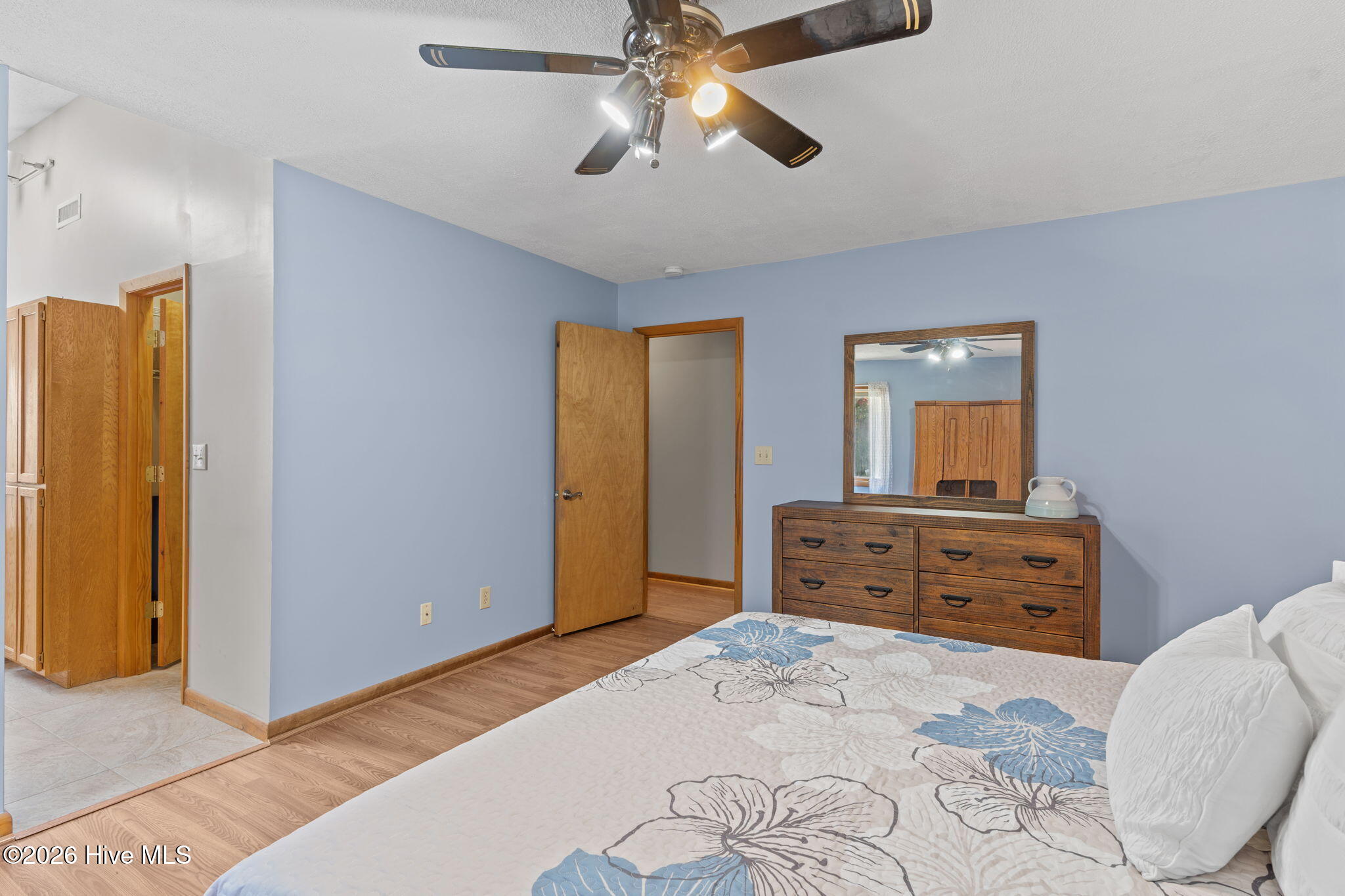 100568995 | Photo 29