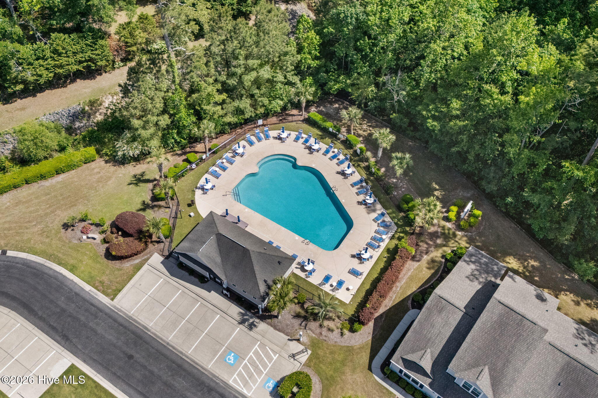 100570340 | Photo 71