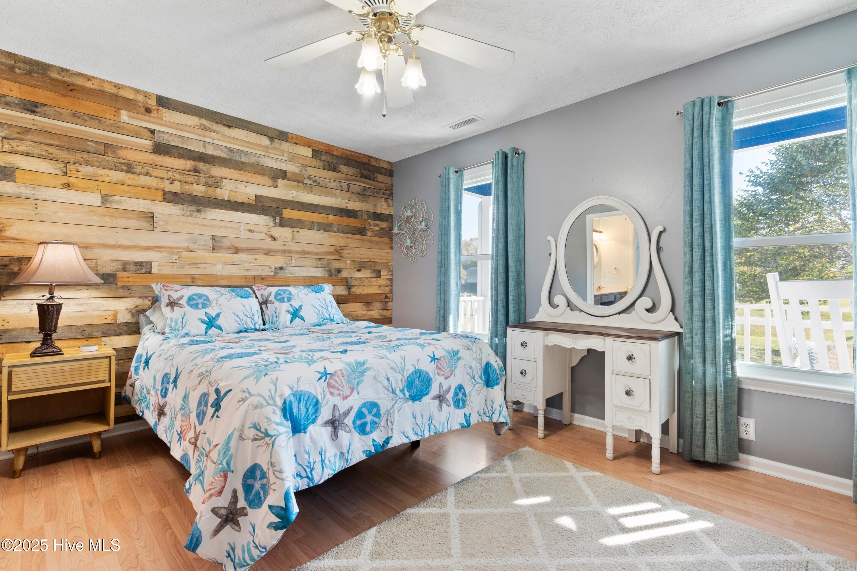 100535792 | Photo 25