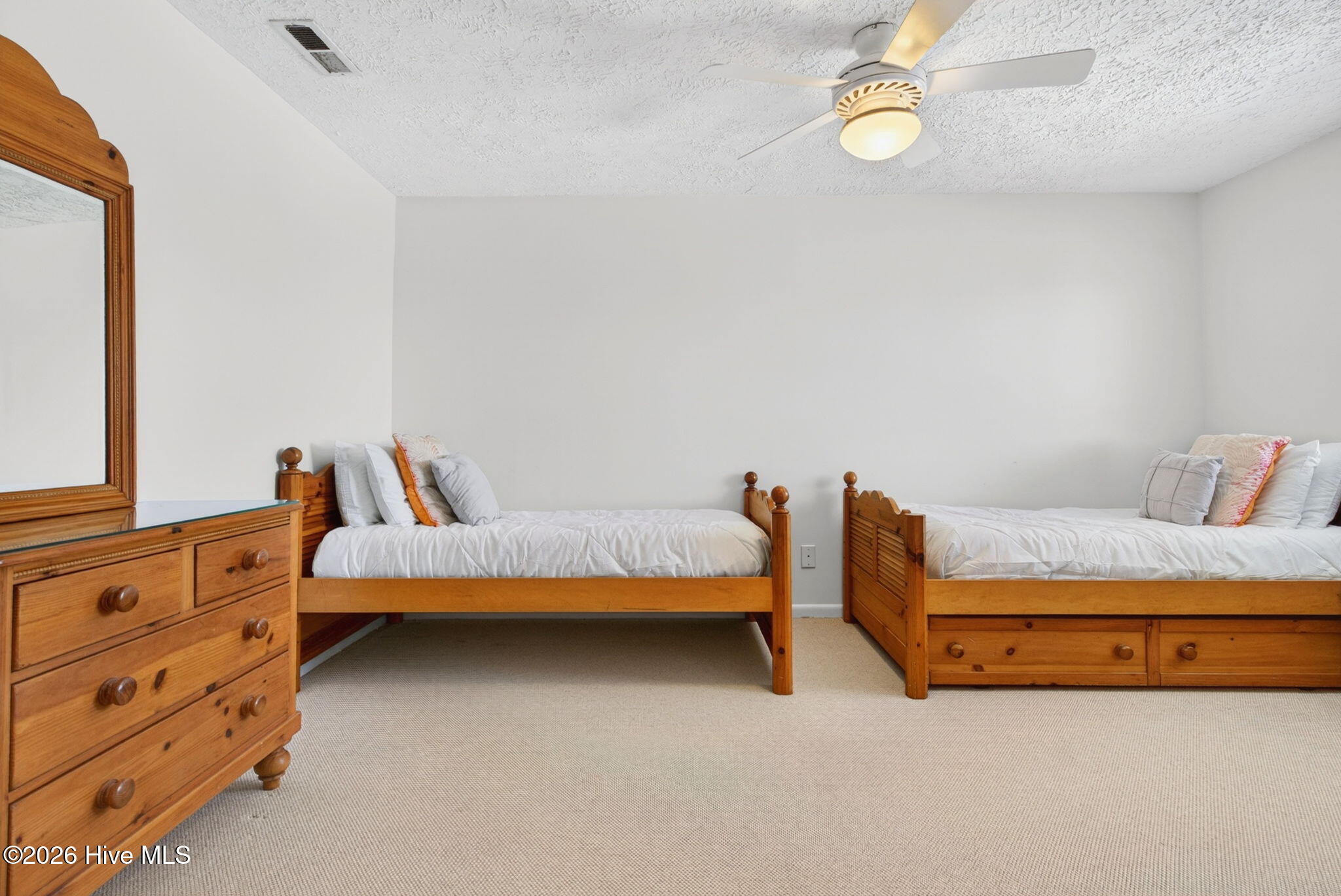 100566511 | Photo 38