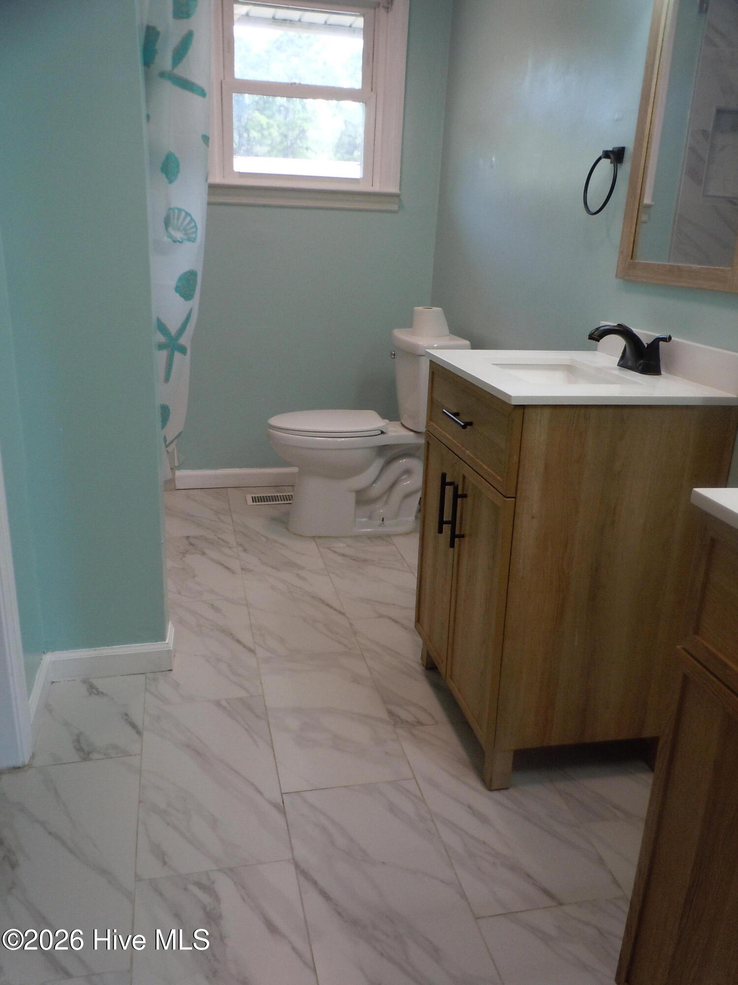 100565752 | Photo 25