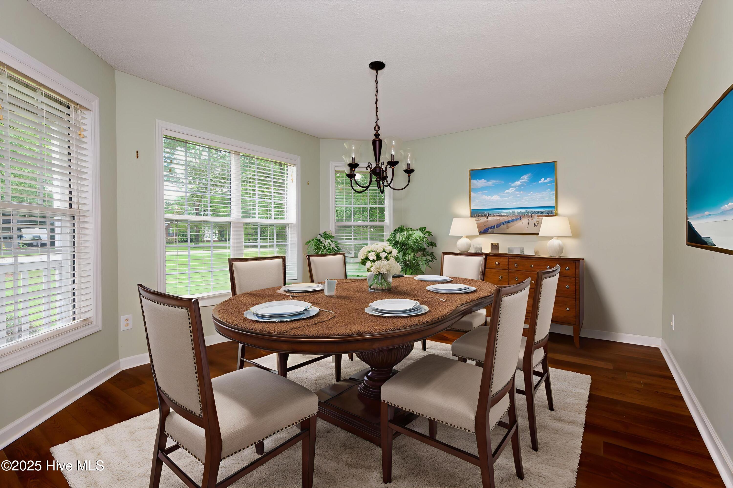 (2548-of-1) - Dining Room - Standard - 1