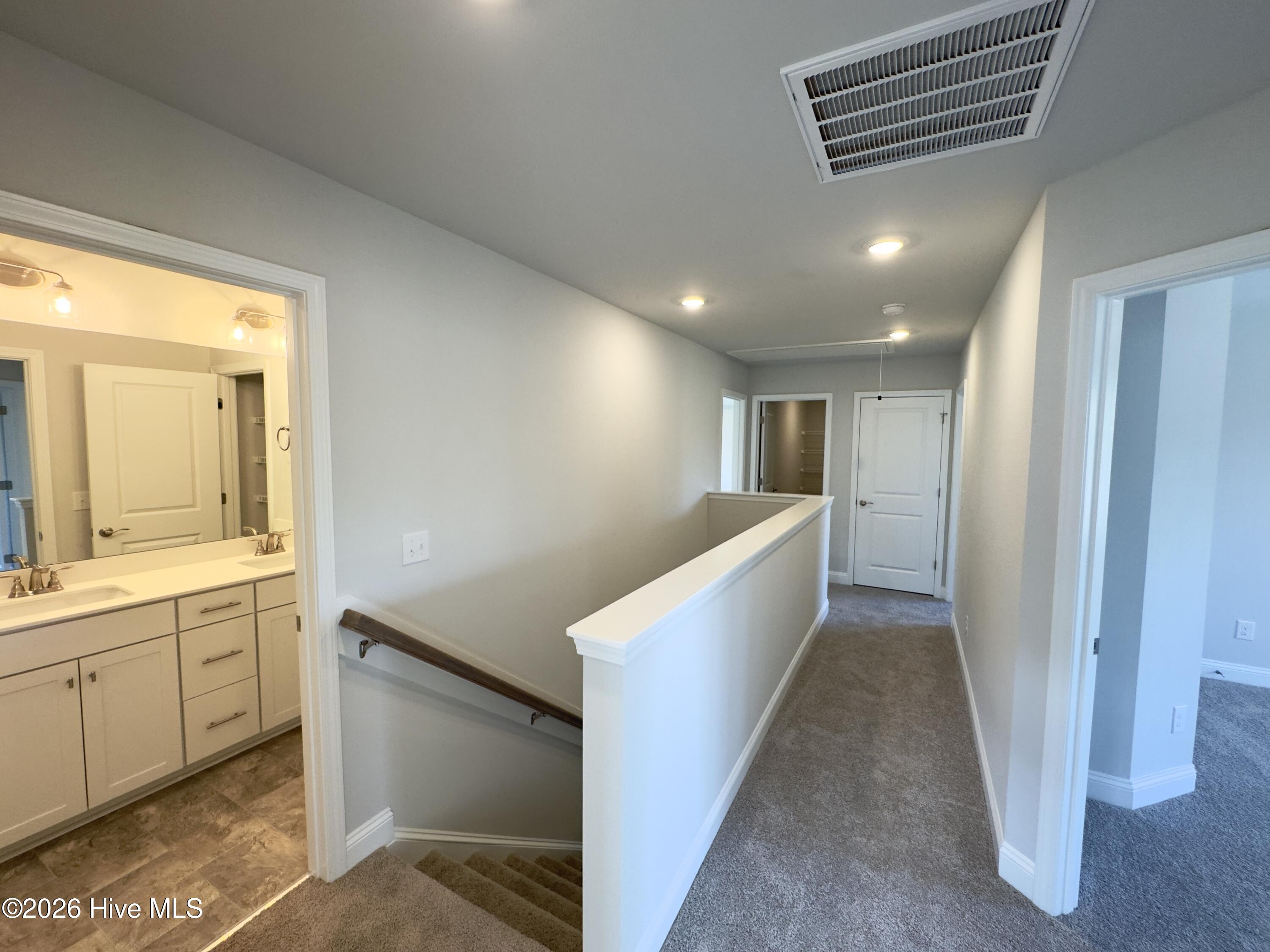 100563324 | Photo 15