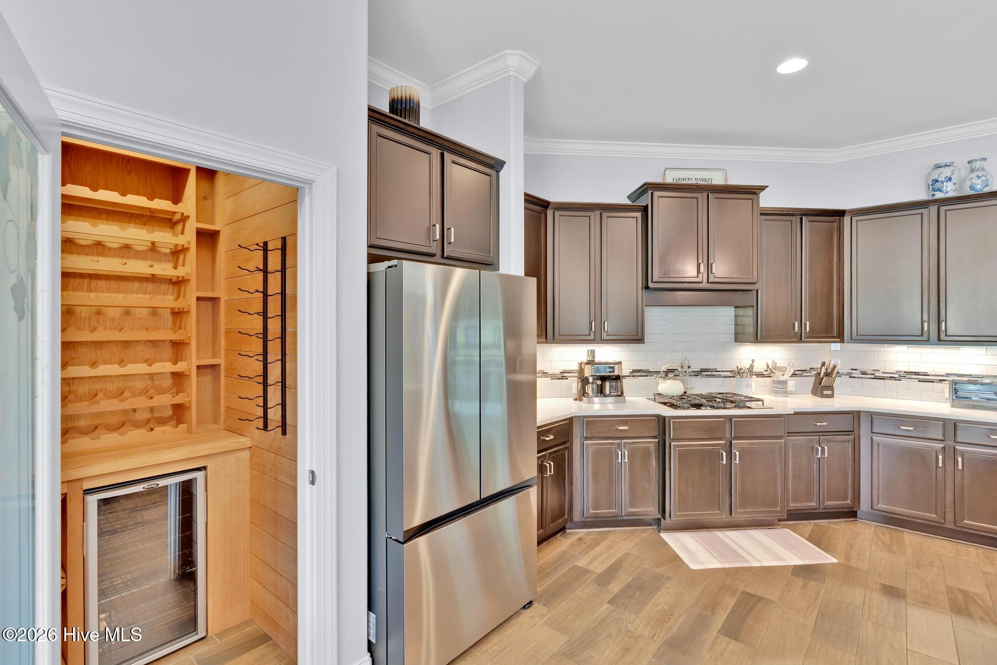 100569949 | Photo 19