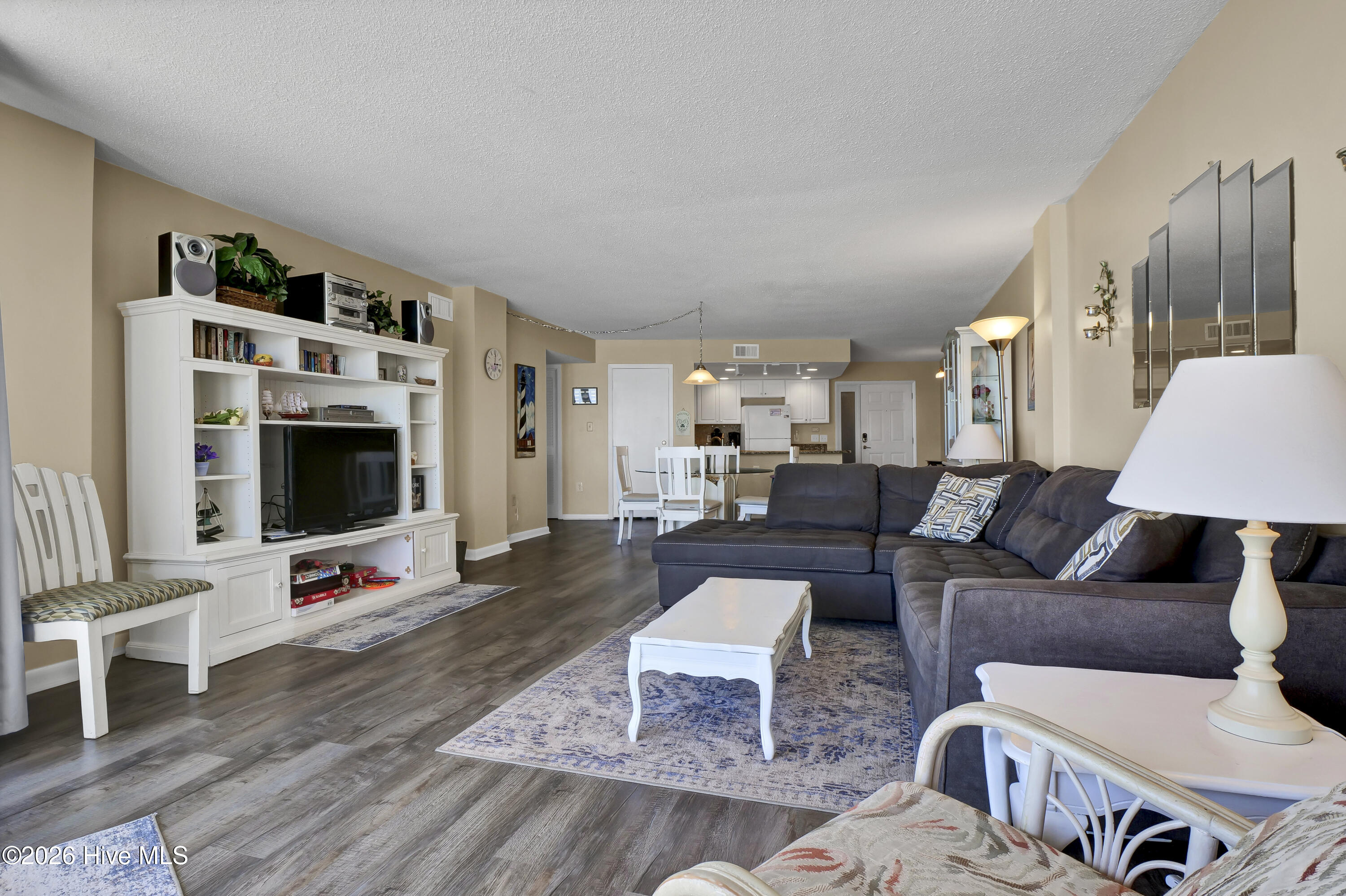 100550859 | Photo 10