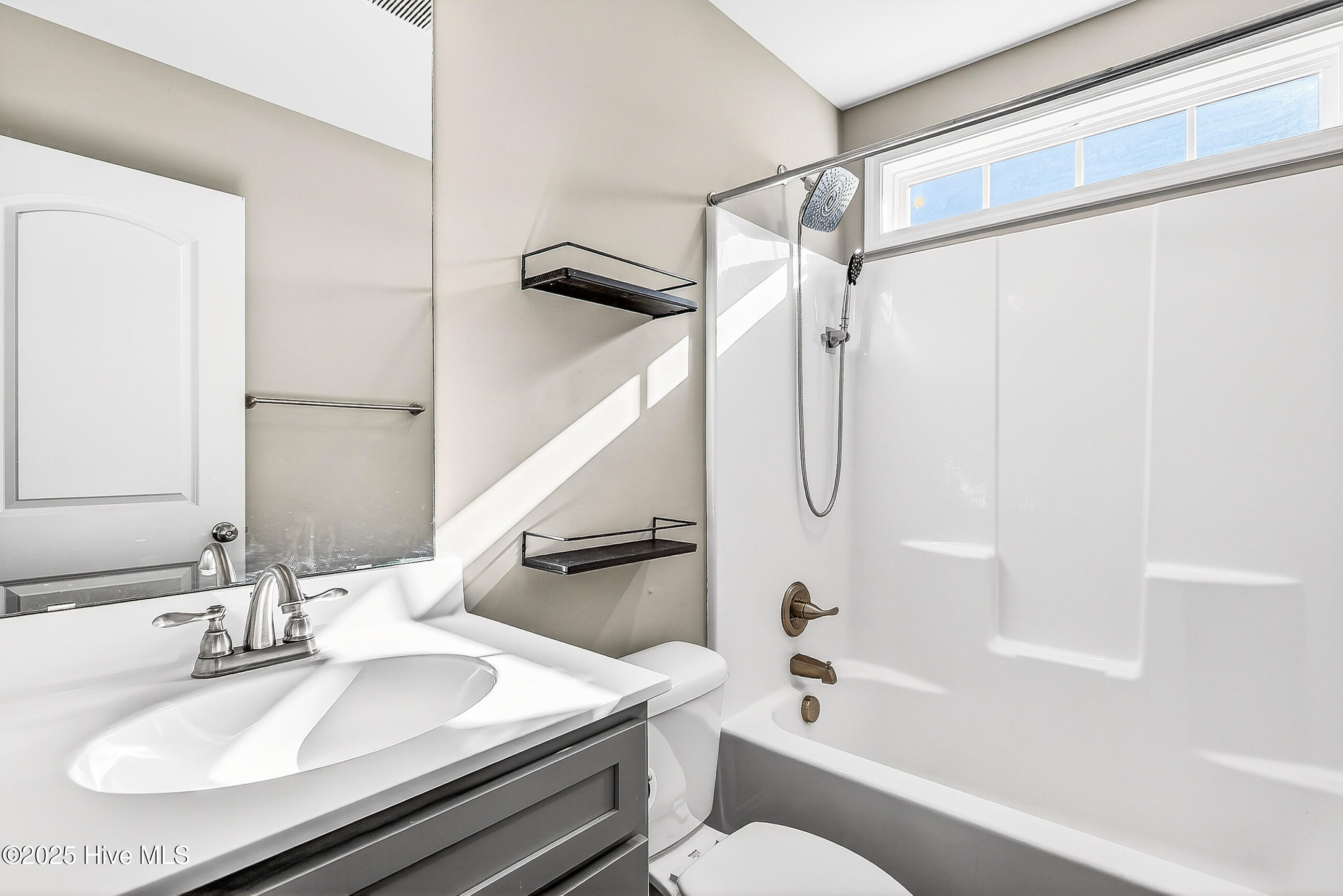 100545699 | Photo 35