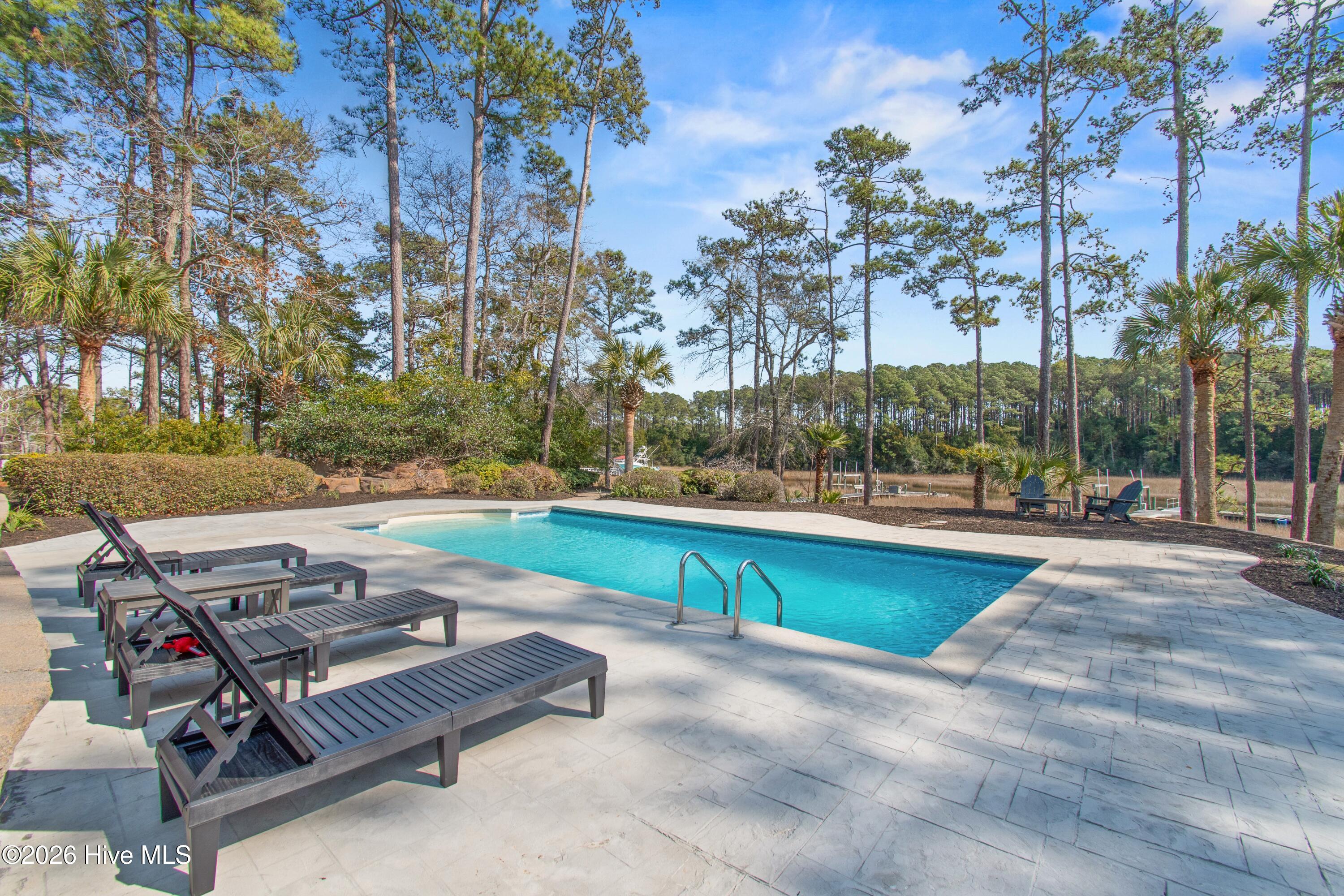 100556655 | Photo 68