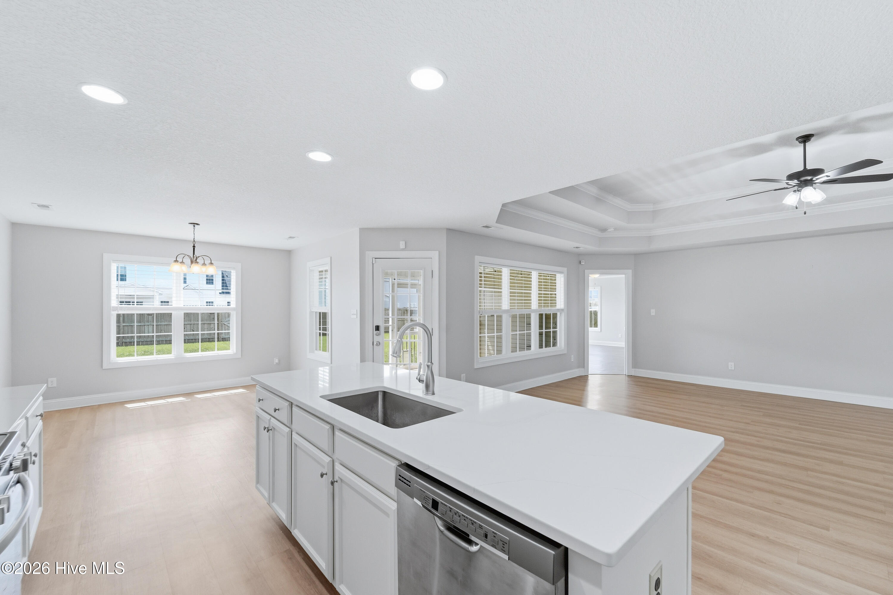 100570478 | Photo 19