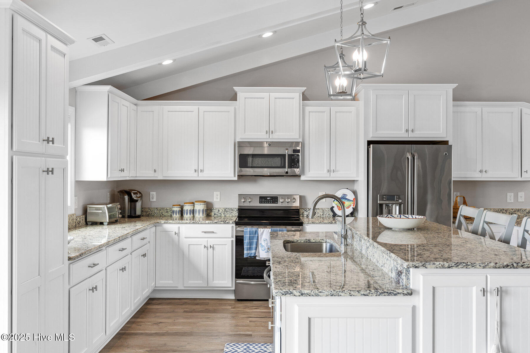 100518577 | Photo 18