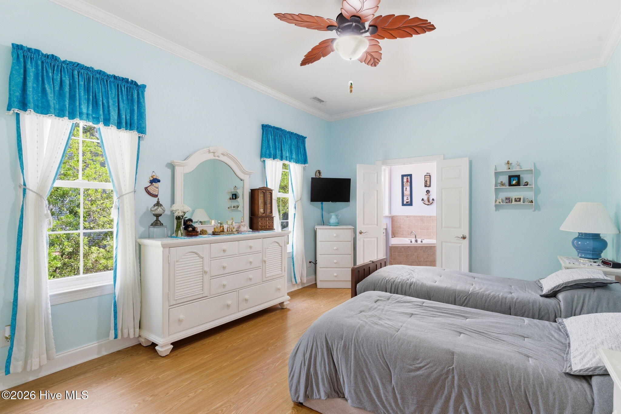 100569459 | Photo 23