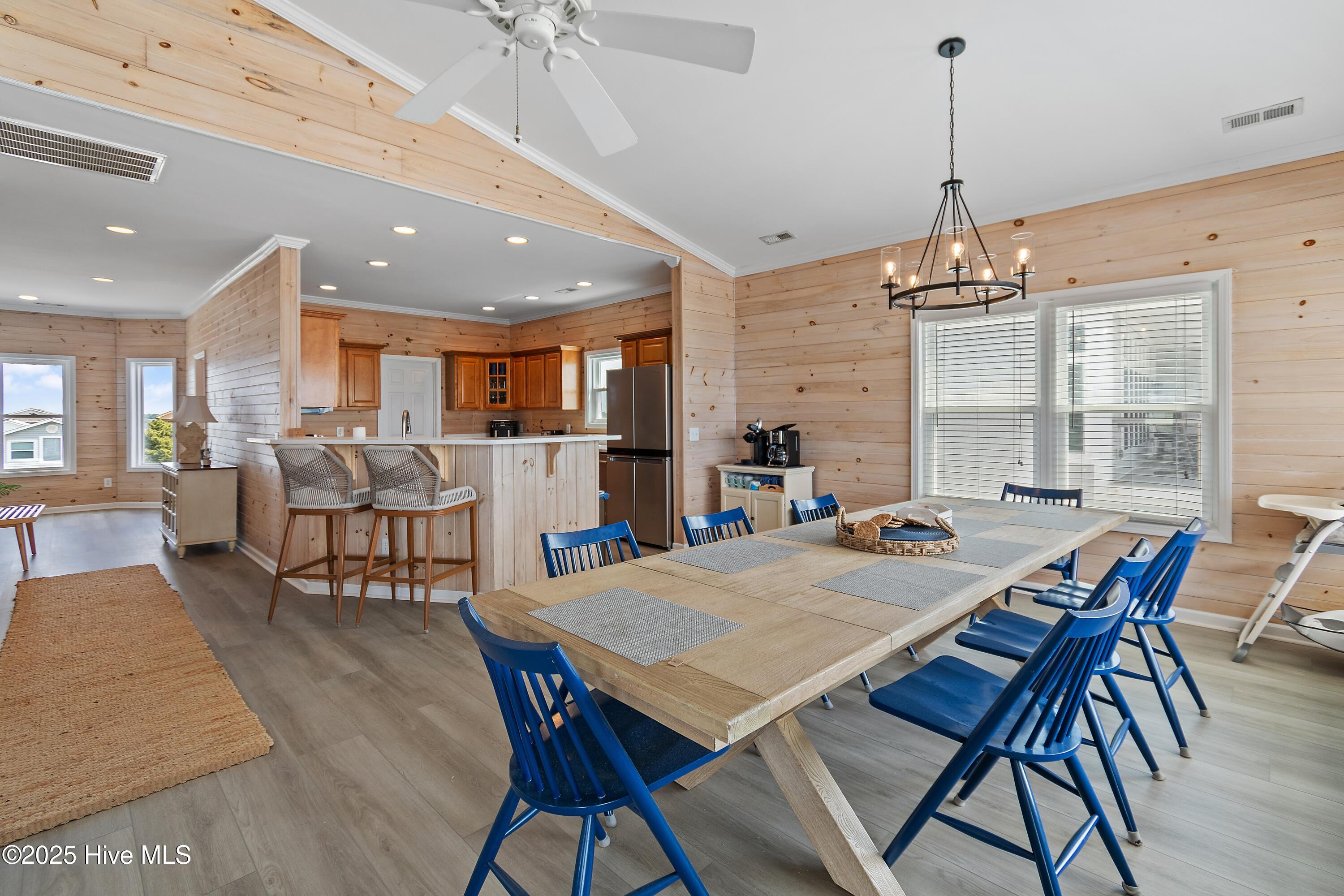 100554405 | Photo 16