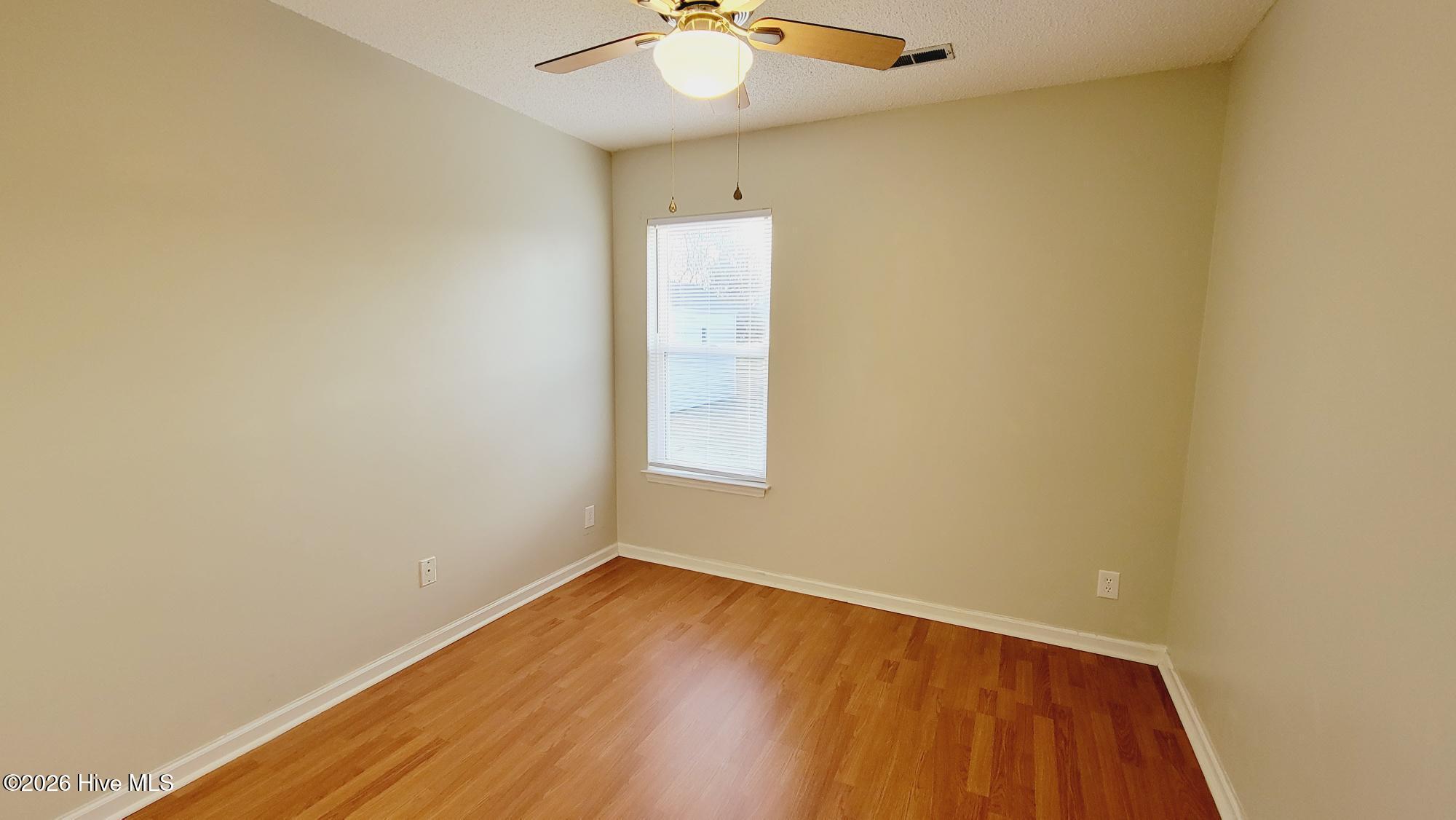 100548735 | Photo 15