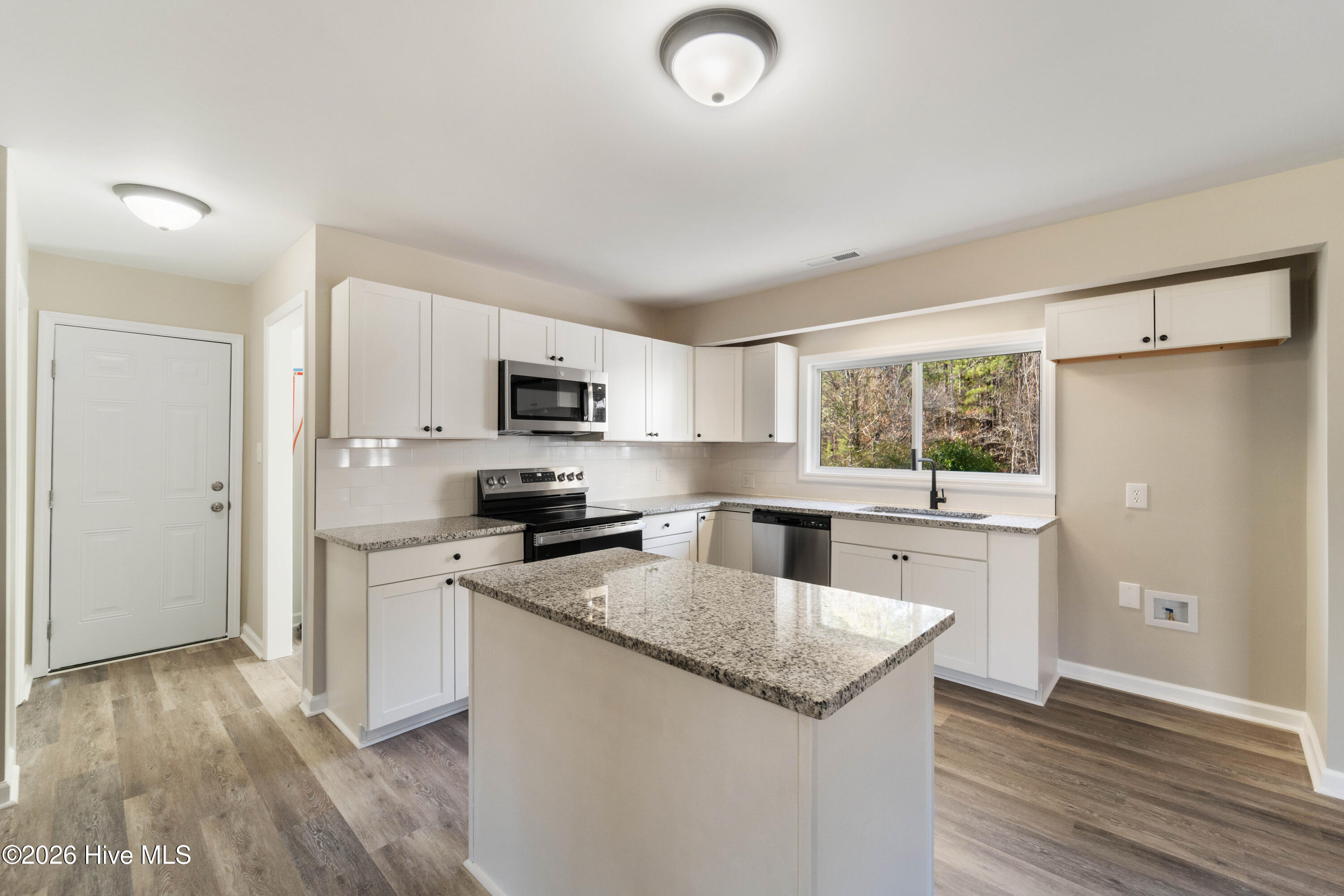 100549995 | Photo 12