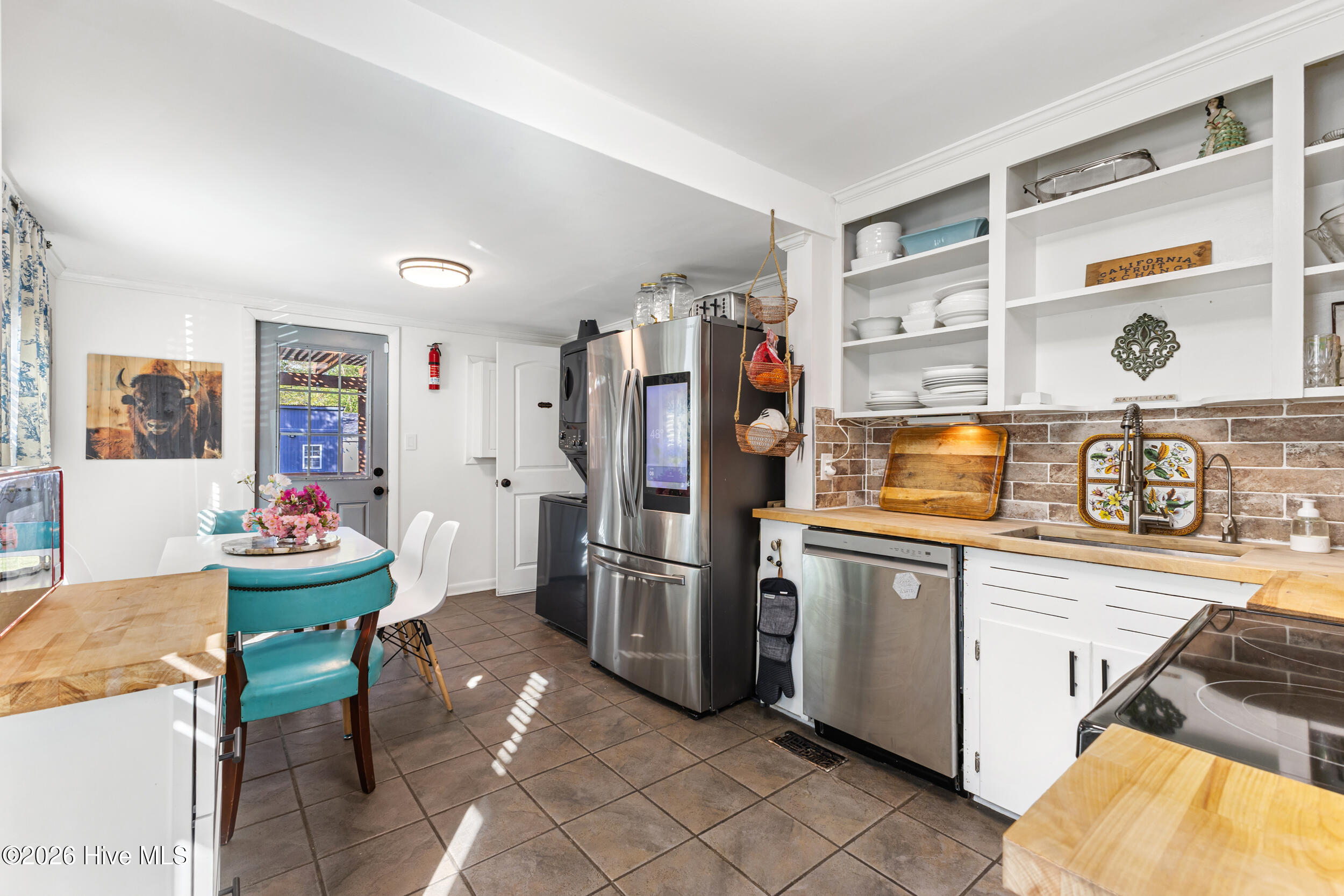 100567073 | Photo 15