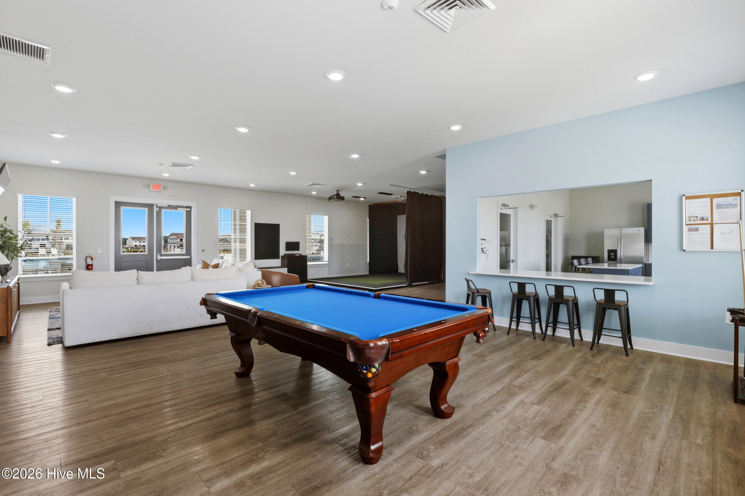 100558236 | Photo 48