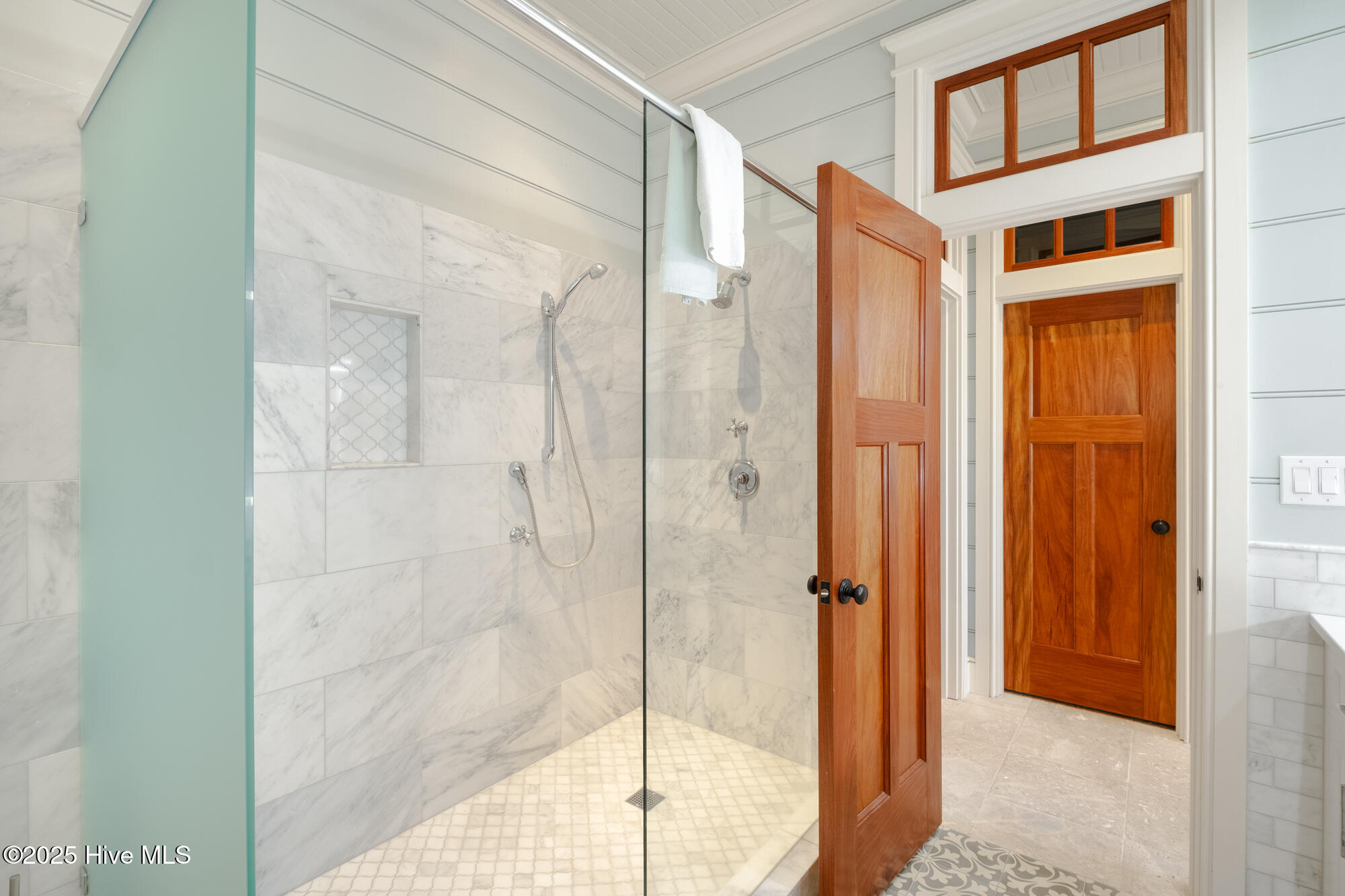 100517307 | Photo 22