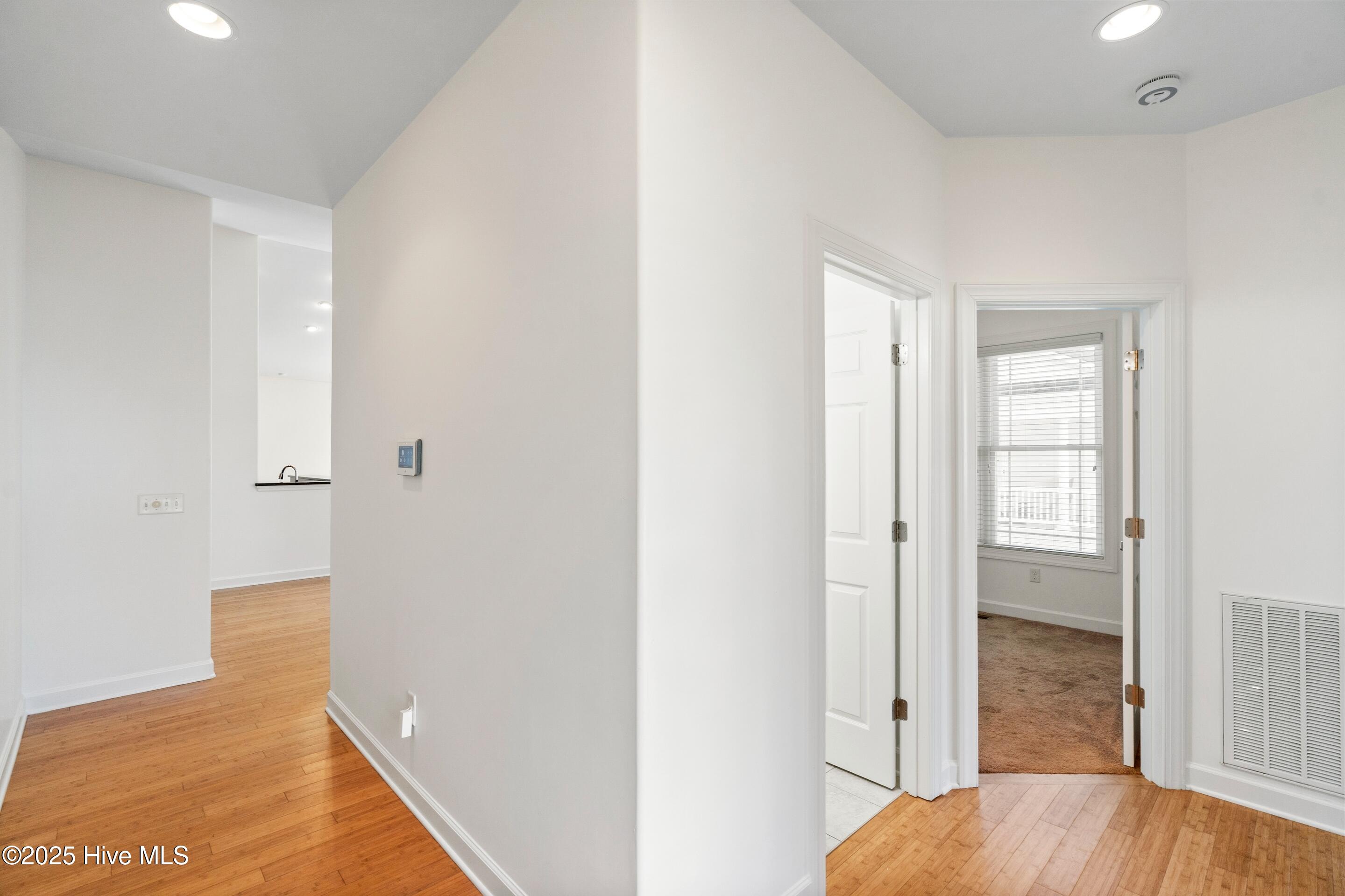 100536382 | Photo 16