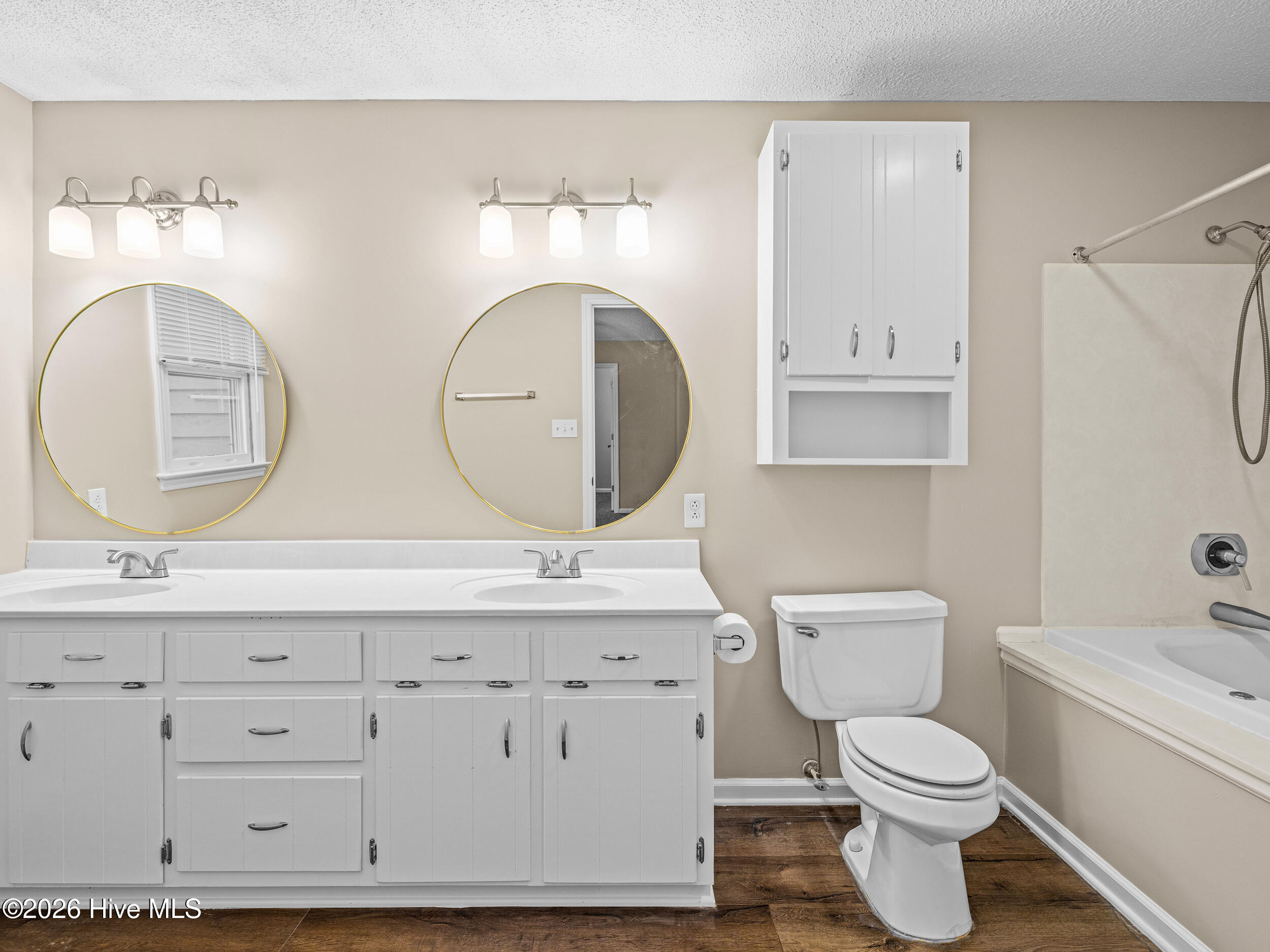 100564987 | Photo 24