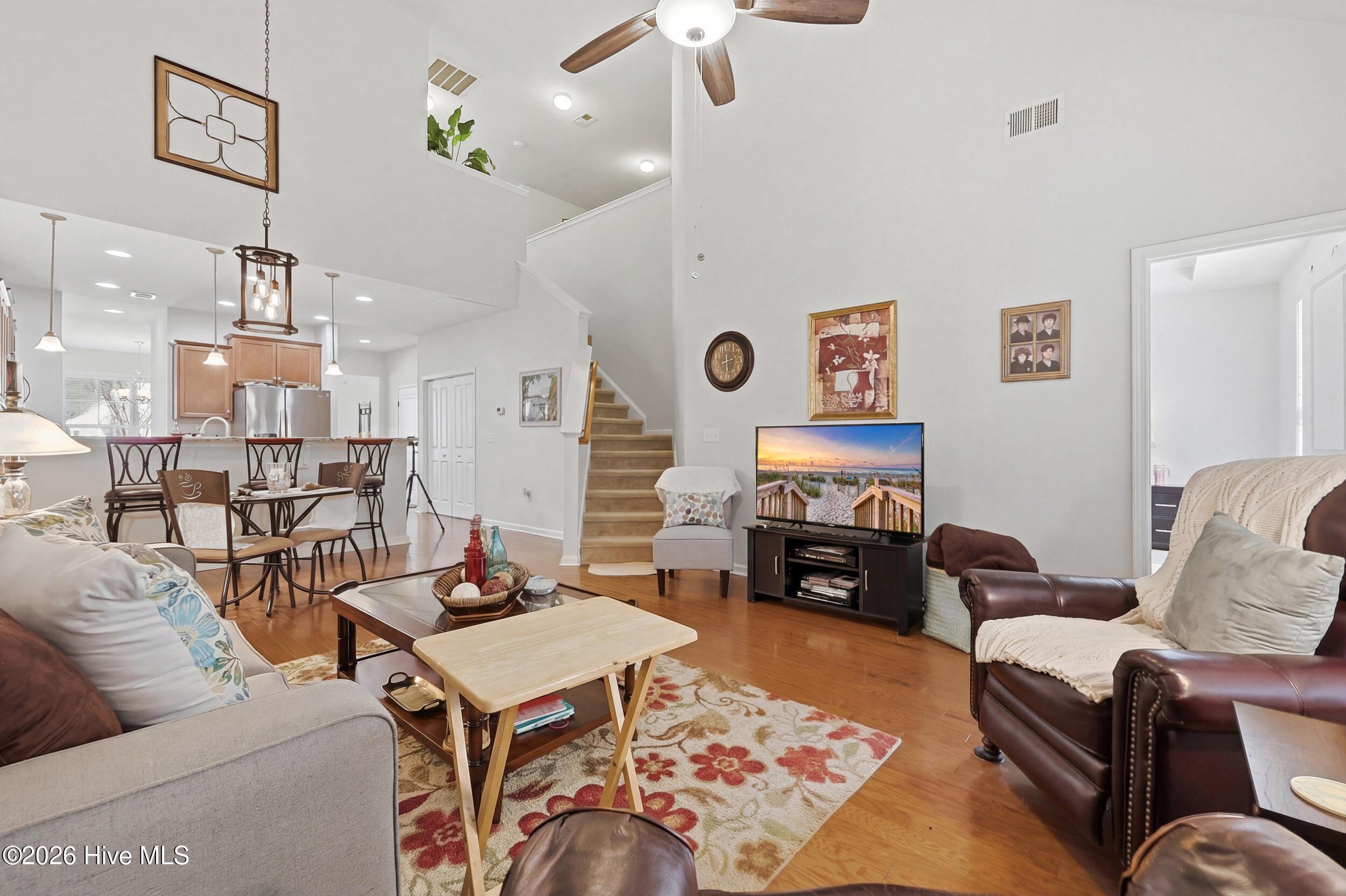 100564272 | Photo 15